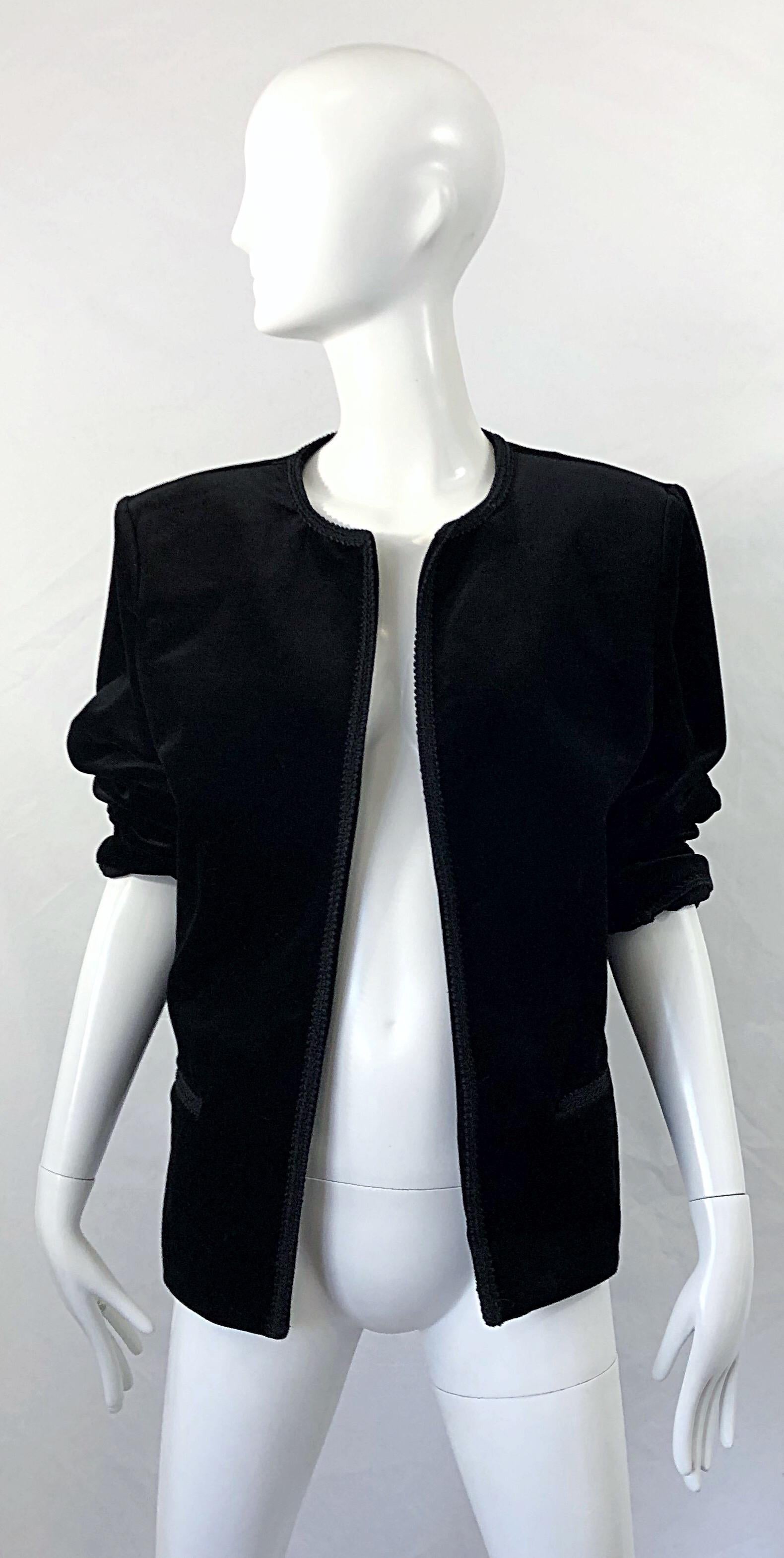 1980s Oscar de la Renta Size 16 Black Velvet Embroidered Vintage 80s Jacket For Sale 6