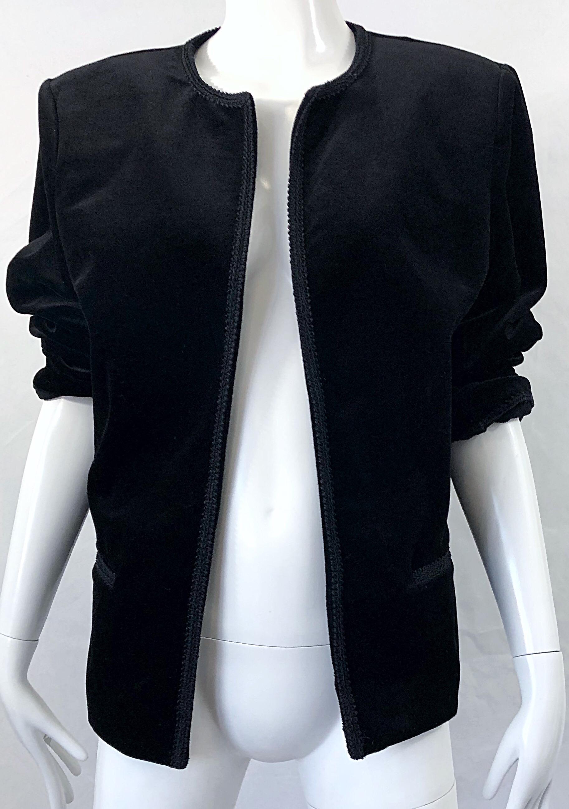 1980s Oscar de la Renta Size 16 Black Velvet Embroidered Vintage 80s Jacket For Sale 8