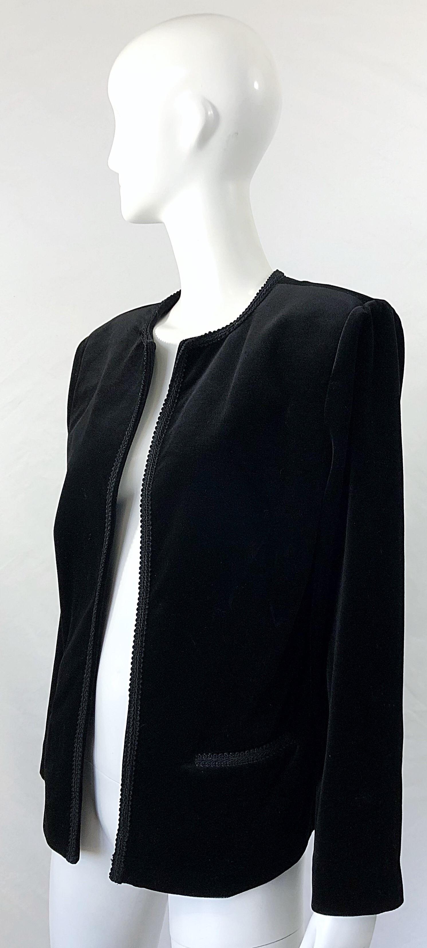 1980s Oscar de la Renta Size 16 Black Velvet Embroidered Vintage 80s Jacket For Sale 9