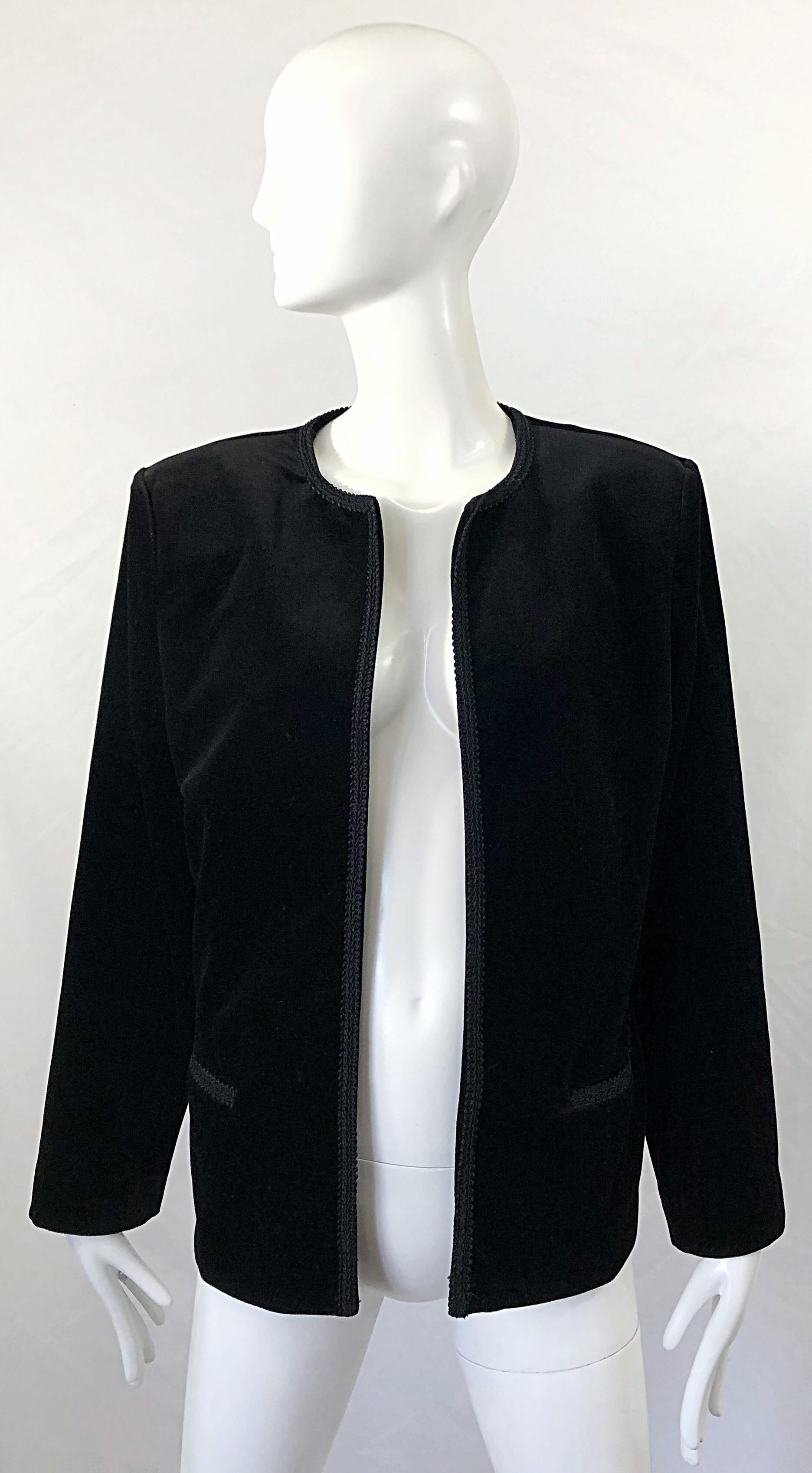 1980s Oscar de la Renta Size 16 Black Velvet Embroidered Vintage 80s Jacket For Sale 11