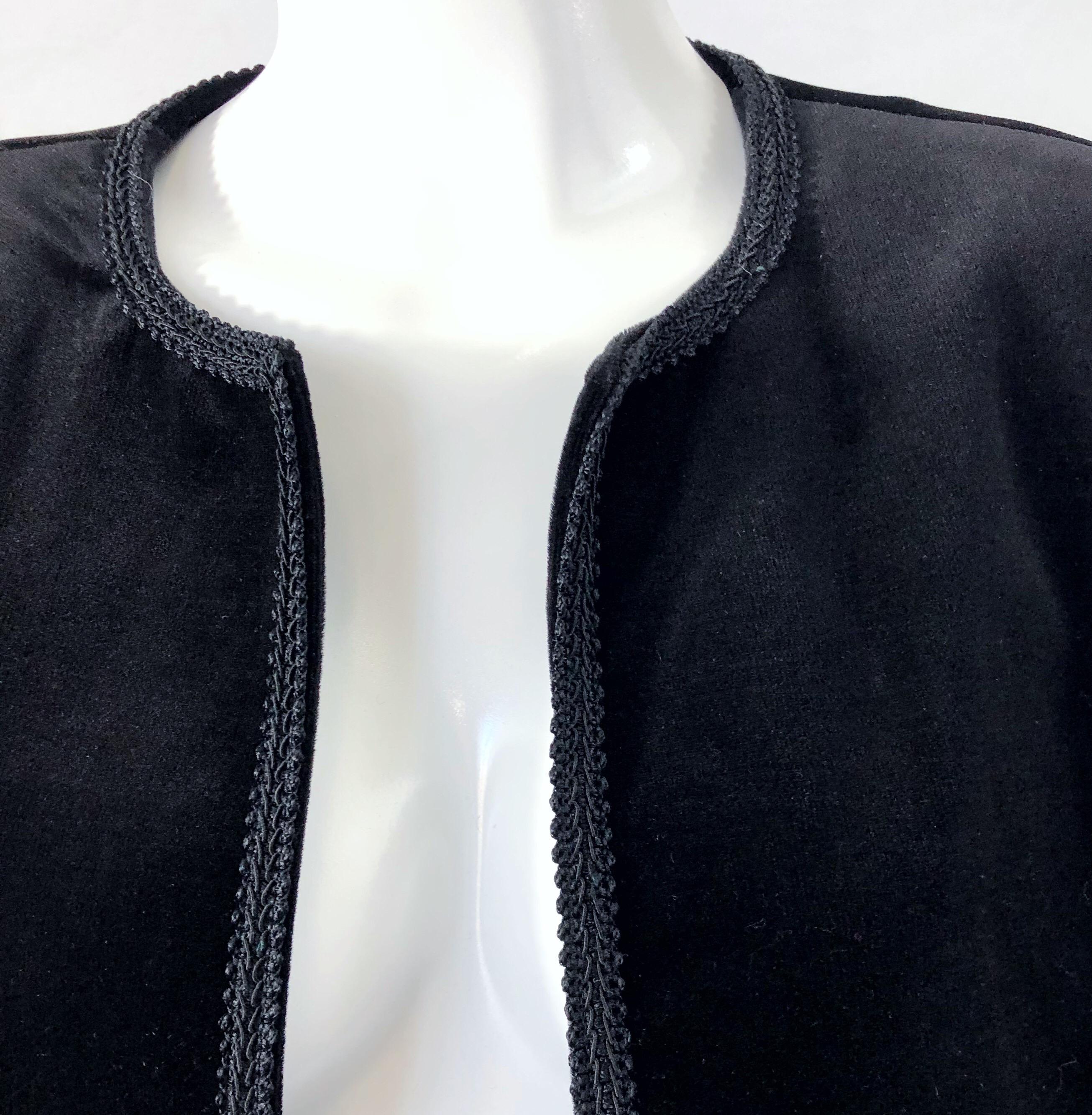 Women's 1980s Oscar de la Renta Size 16 Black Velvet Embroidered Vintage 80s Jacket For Sale