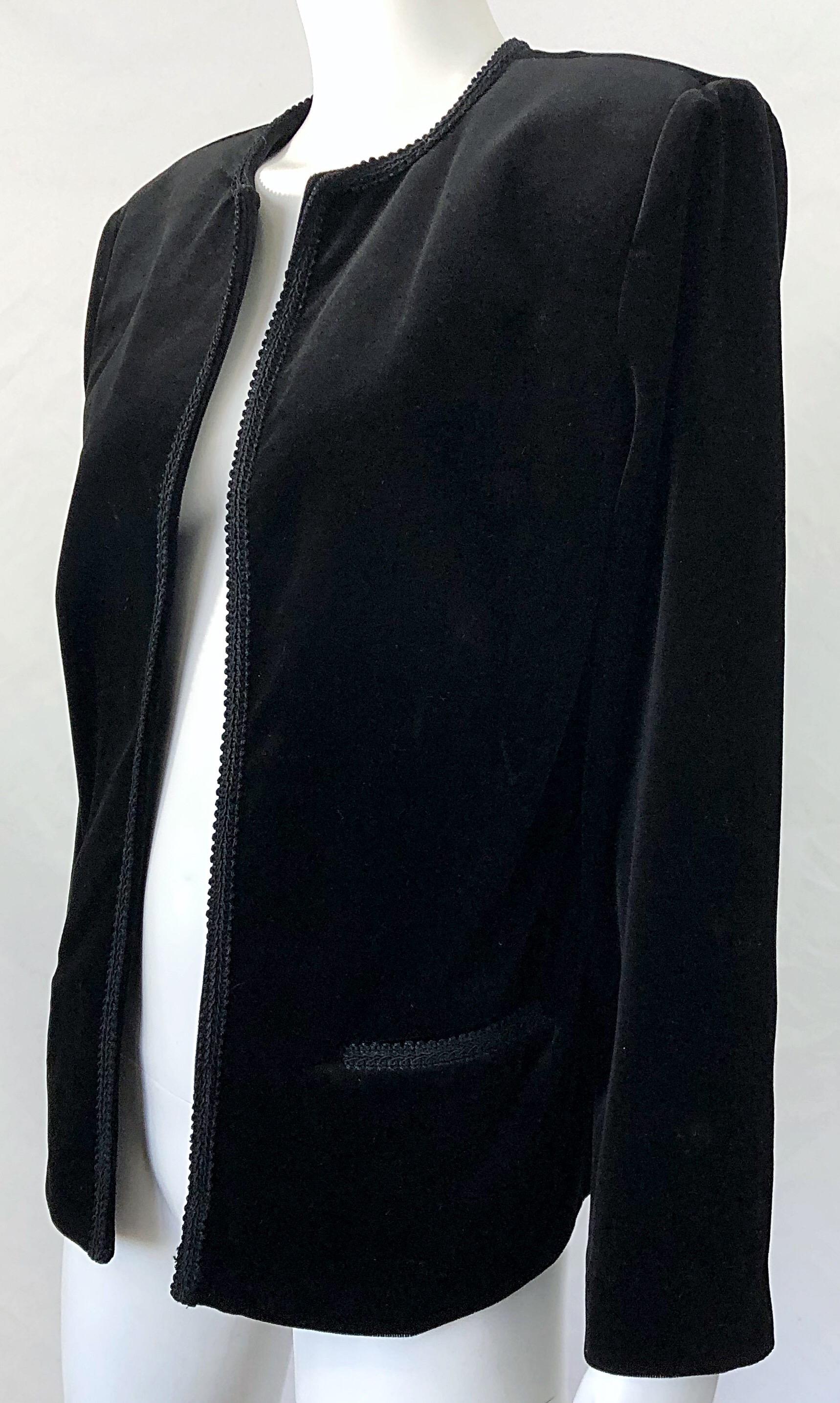 1980s Oscar de la Renta Size 16 Black Velvet Embroidered Vintage 80s Jacket For Sale 3