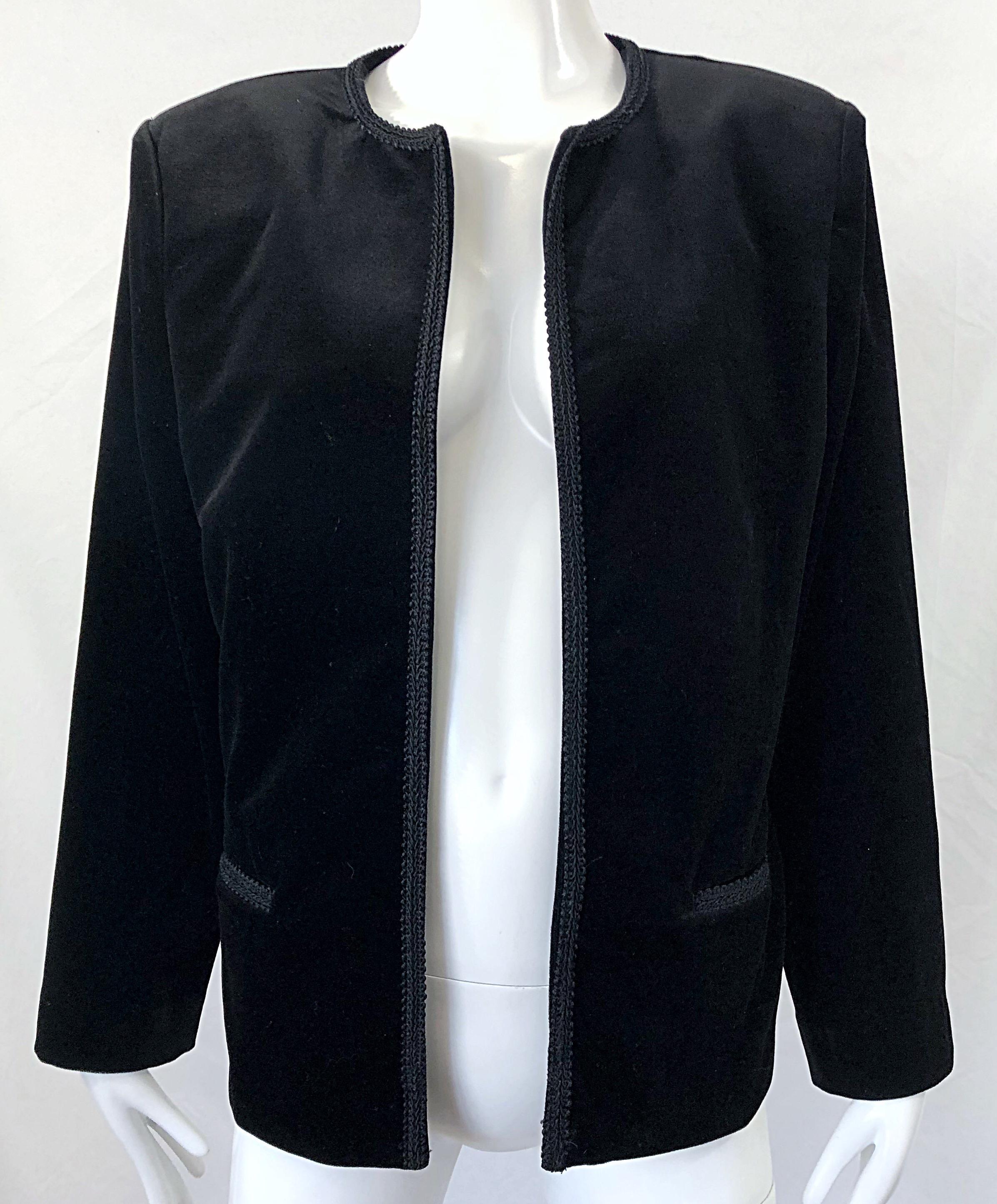 1980s Oscar de la Renta Size 16 Black Velvet Embroidered Vintage 80s Jacket For Sale 4