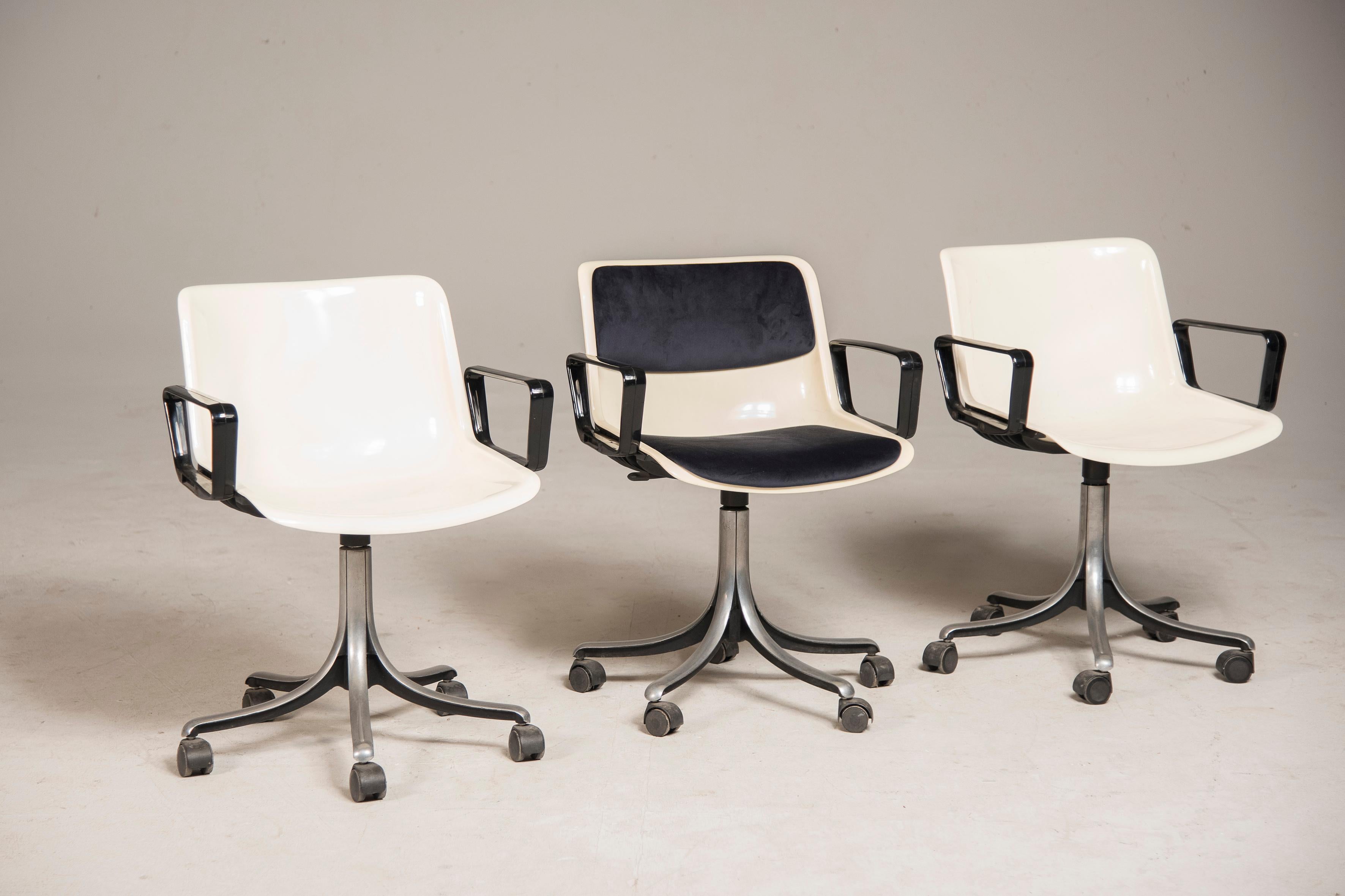 1980s Osvaldo Borsani for Tecno Swivel Wheeled Office Chairs For Sale 12
