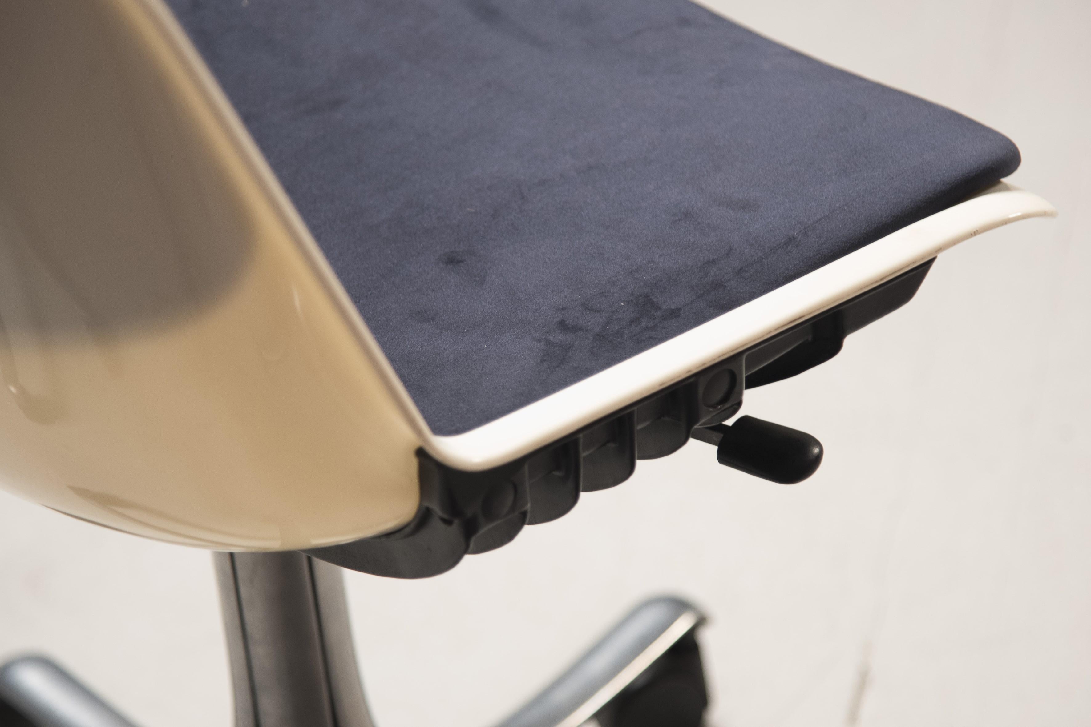 Osvaldo Borsani pour Tecno fauteuils de bureau à roulettes pivotantes des années 1980 en vente 2