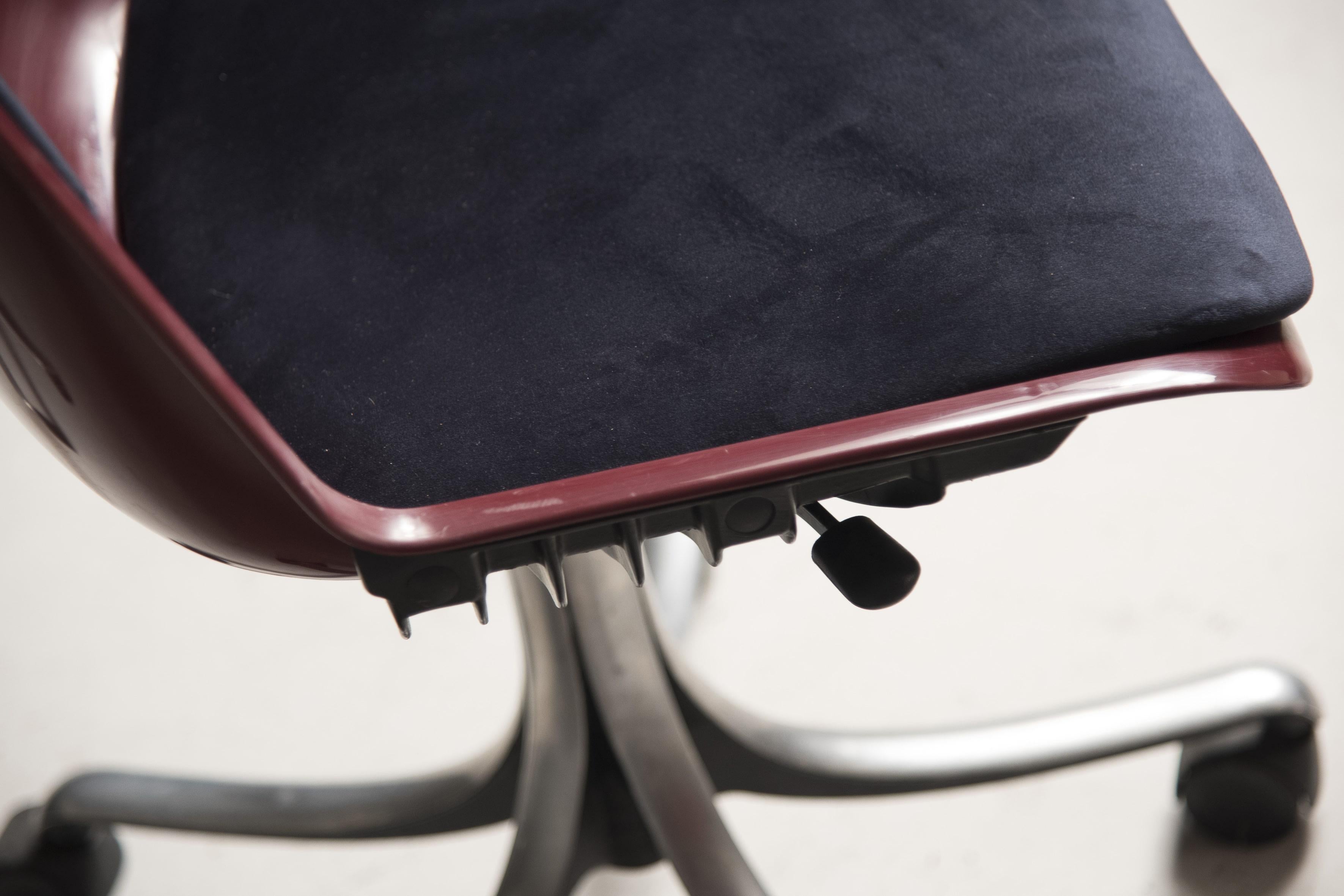 Osvaldo Borsani pour Tecno fauteuils de bureau à roulettes pivotantes des années 1980 en vente 3