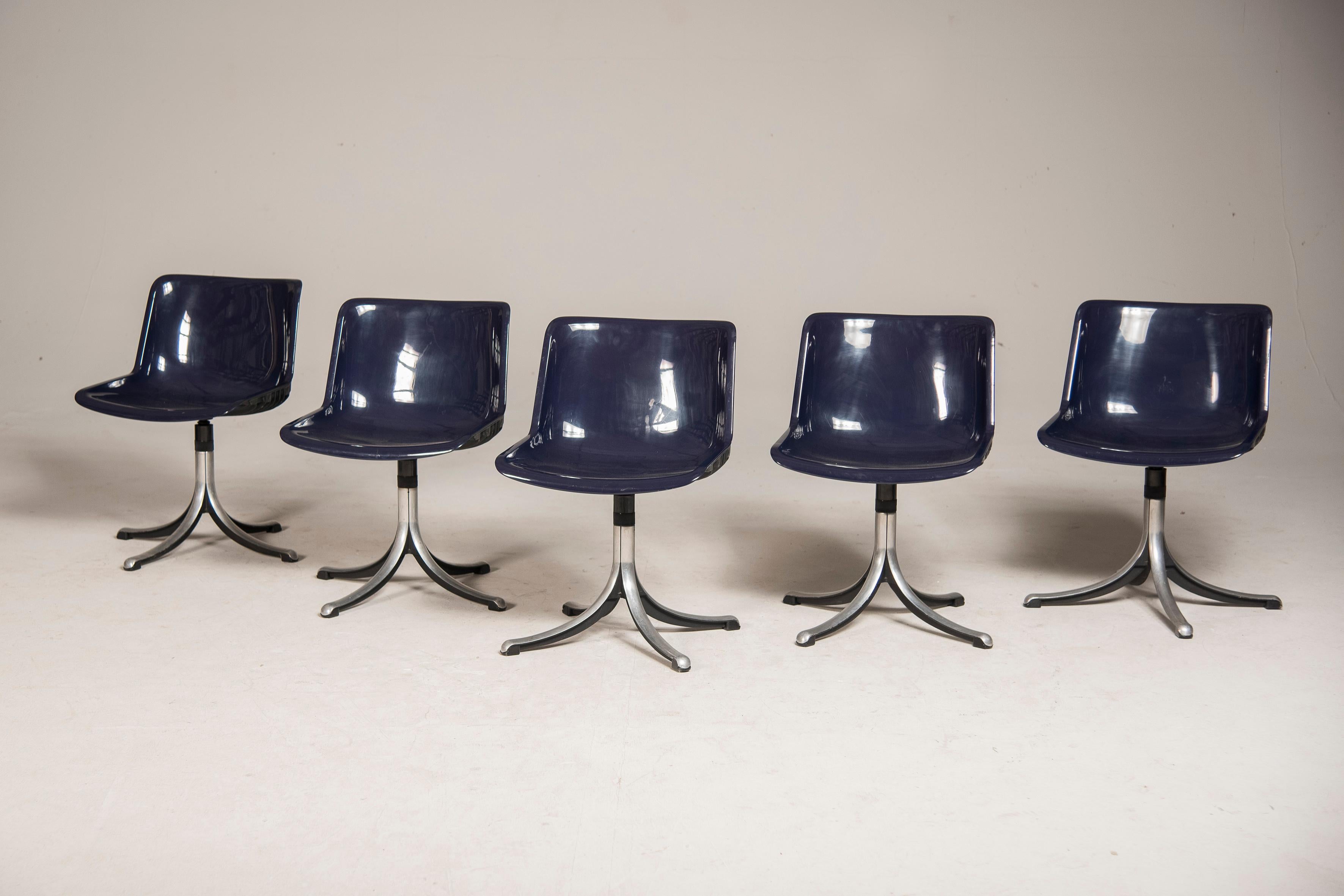1980s Osvaldo Borsani Swivel Wheeled White Office Chairs  For Sale 8