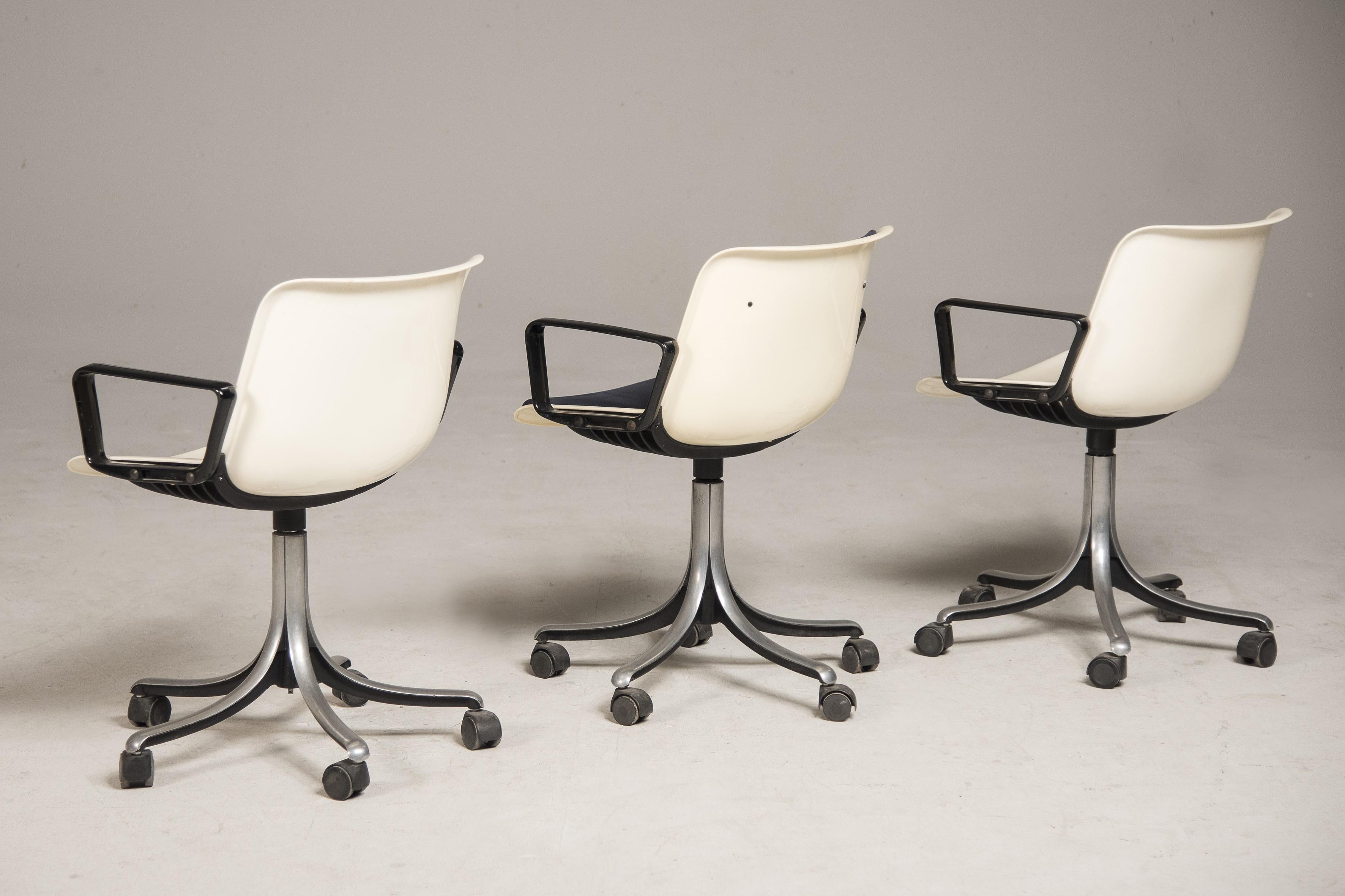Modern 1980s Osvaldo Borsani Swivel Wheeled White Office Chairs  For Sale