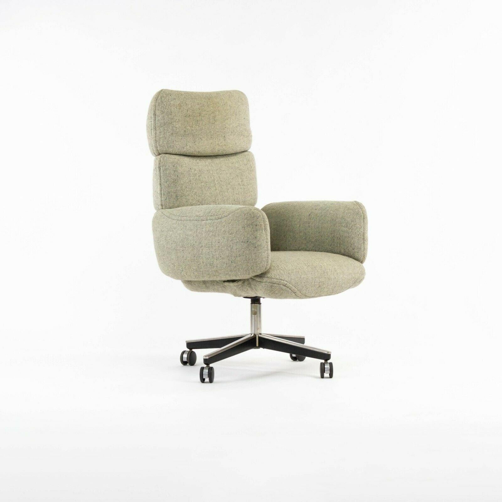 listed for sale is an Otto Zapf rolling desk chair with high back, produced by Knoll International. This is an iconic and rare example, which dates to circa 1982. The chair is in very good to excellent vintage condition with some light wear to the