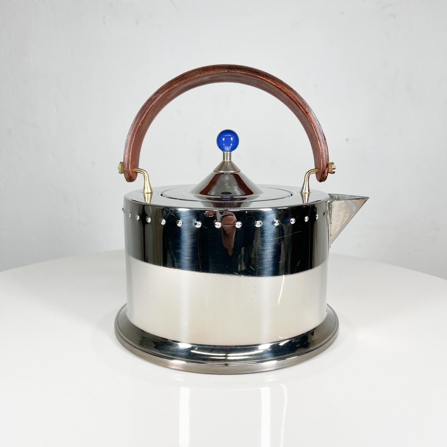 1980s Italy Postmodern Blue Ottoni tea pot kettle in Stainless Steel
For the stove top.
By Carsten Jorgensen for Bodum
Maker stamped.
Beautiful Blue Finial Bent Teakwood handle.
approximately 8.5 Tall x 7.5 diameter x 8.25 d
Preowned