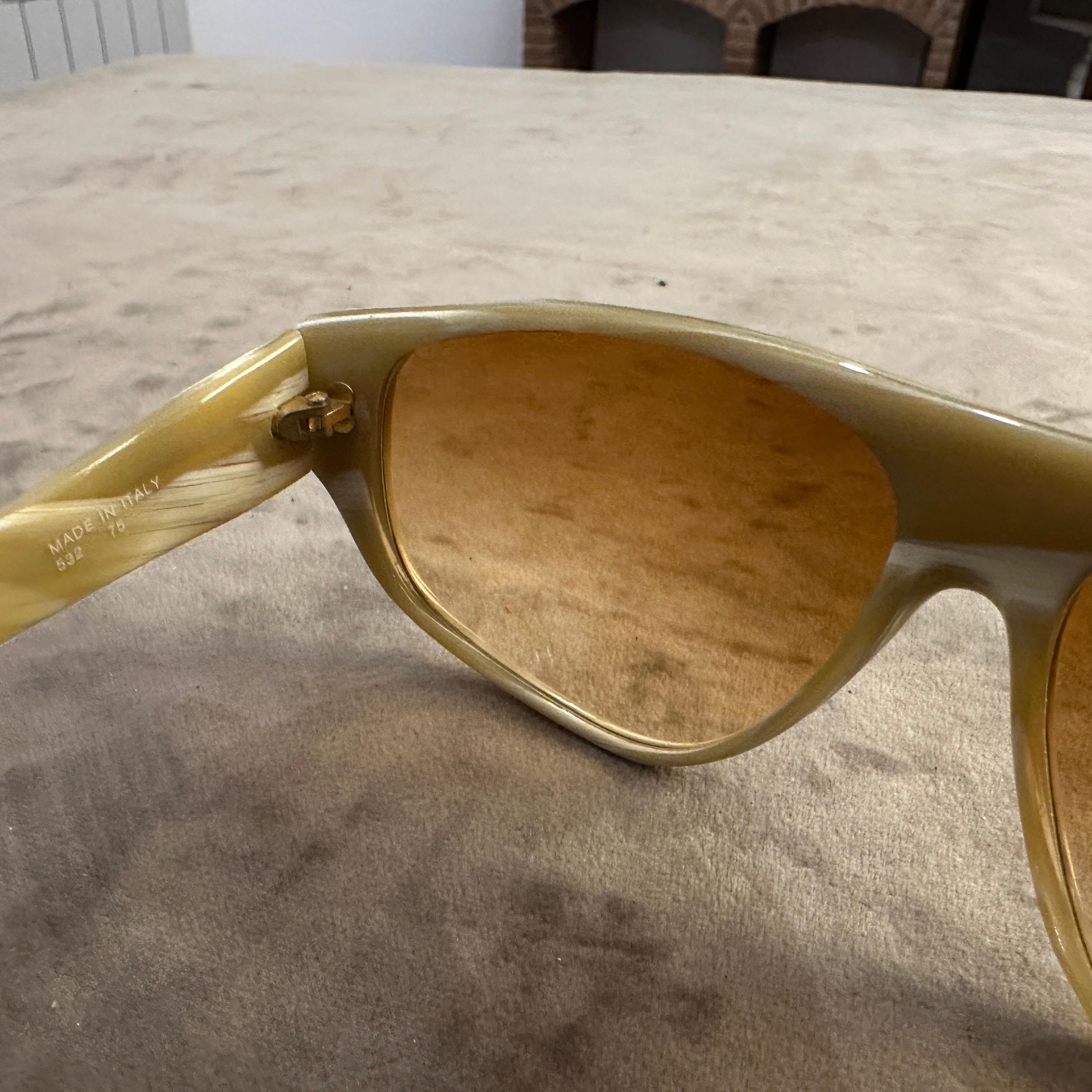 1980s Oversized Italian Sunglasses By Valentino In Excellent Condition For Sale In Aci Castello, IT