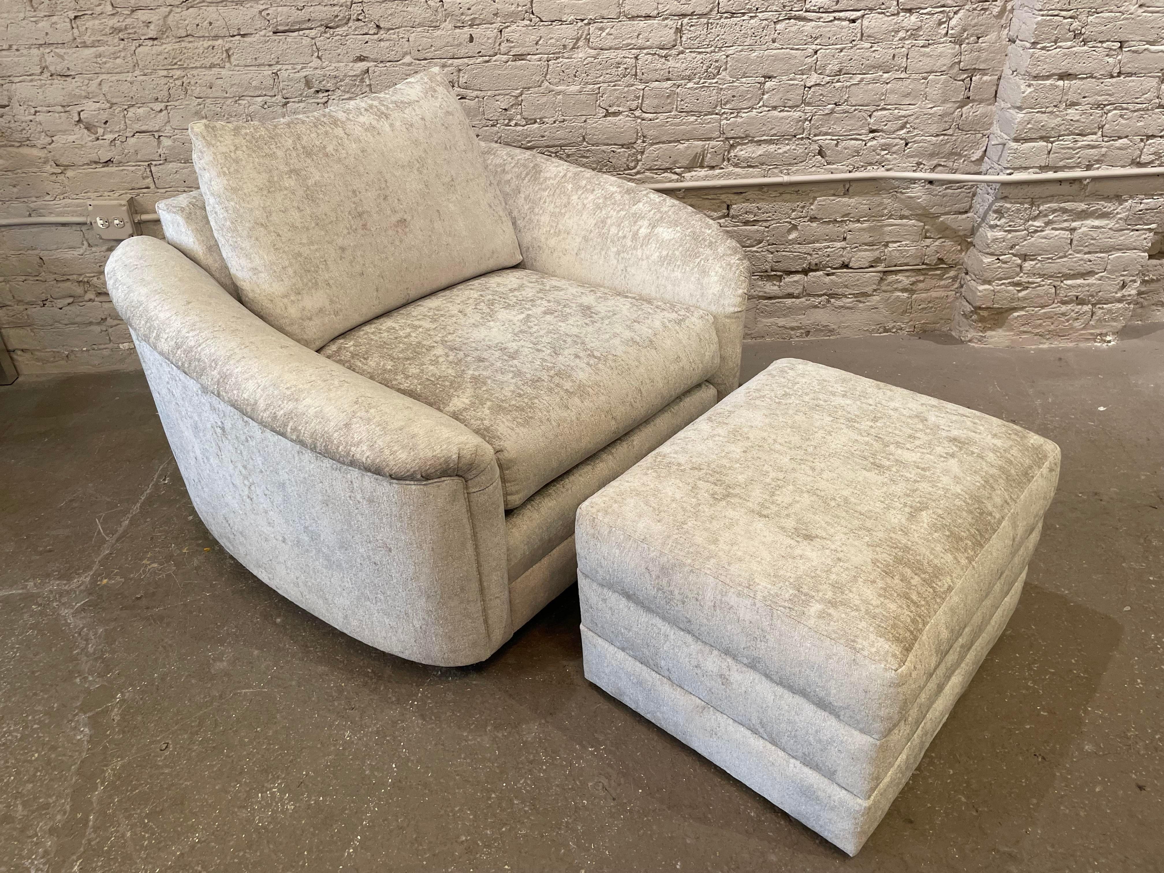 Late 20th Century 1980s Oversized Postmodern Swivel Chair and Ottoman Reupholstered - Set of 2 For Sale