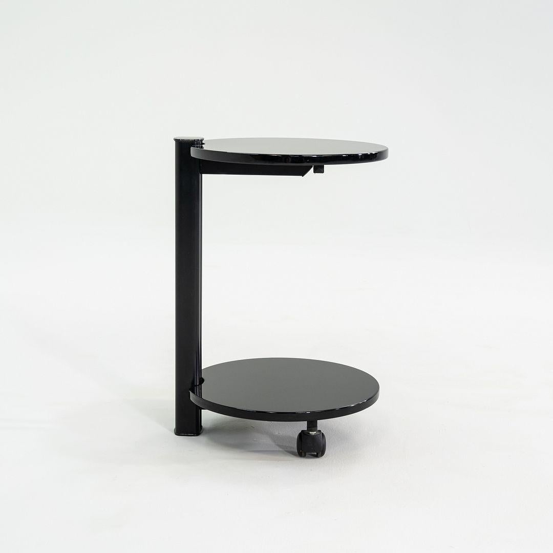 italien 1980 Pace Collection Table d'appoint laquée noire sur roulettes en vente