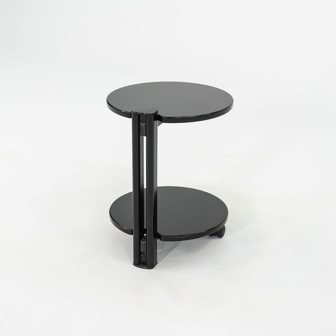 1980 Pace Collection Table d'appoint laquée noire sur roulettes Bon état - En vente à Philadelphia, PA