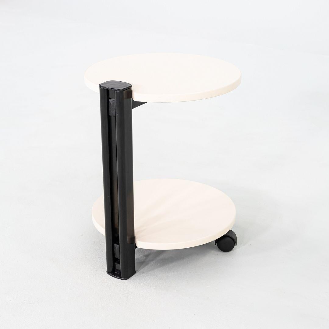 1980 Collection Sace Collectional Table d'appoint laquée blanche sur roulettes en vente 4