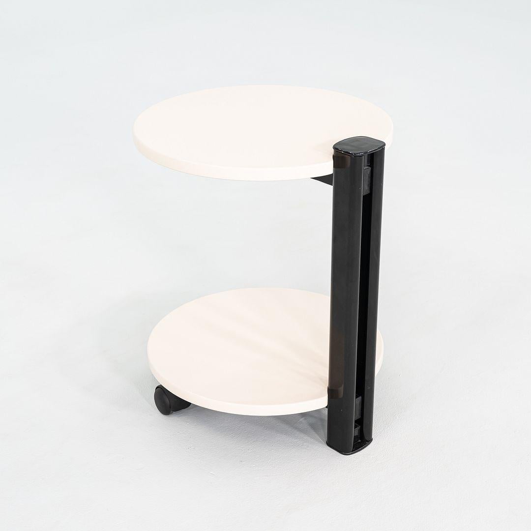 1980 Collection Sace Collectional Table d'appoint laquée blanche sur roulettes en vente 2