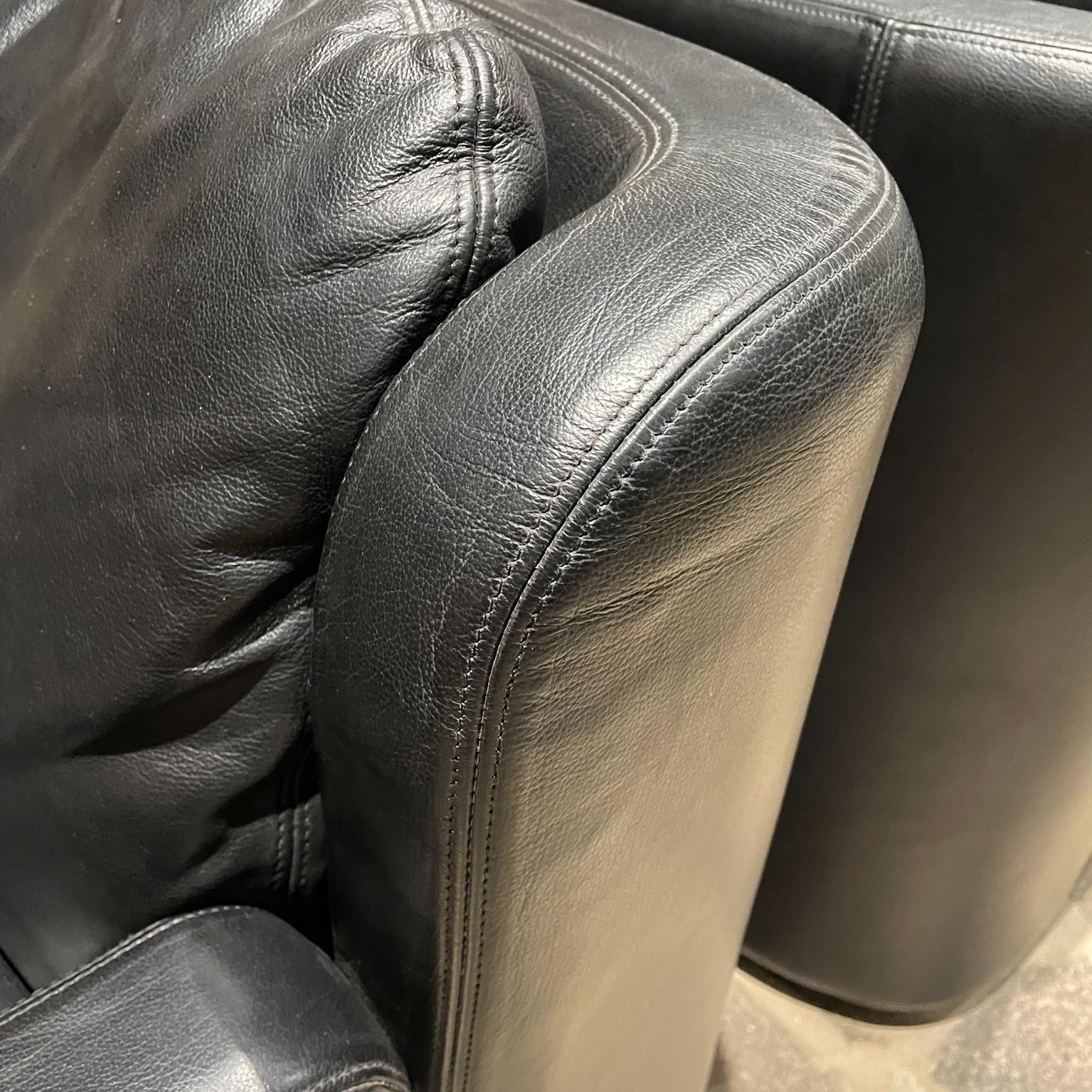 1980s Italian Black Leather Club Lounge Chairs Low Profile by Arflex of Italy For Sale 6