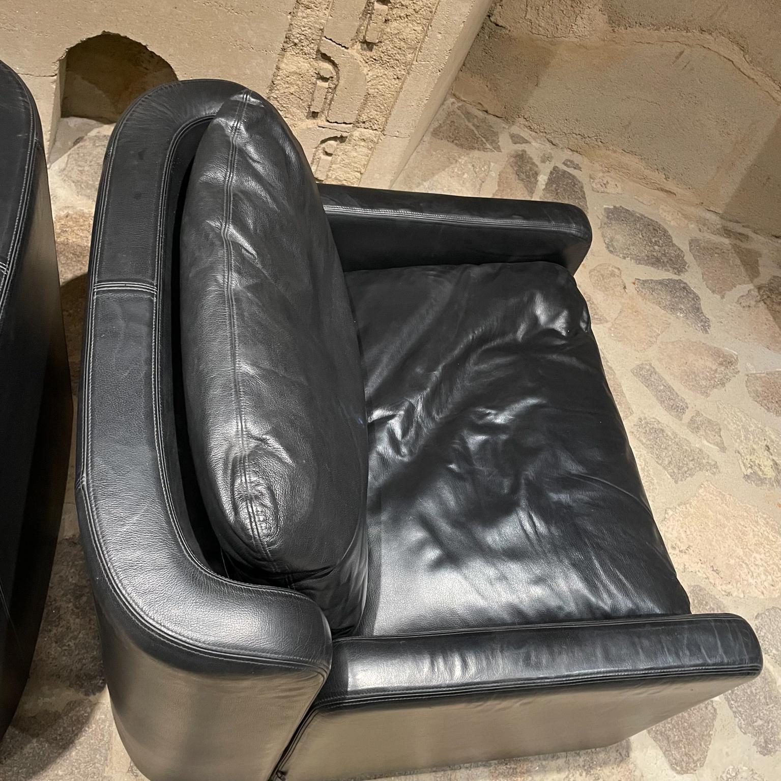 1980s Italian Black Leather Club Lounge Chairs Low Profile by Arflex of Italy For Sale 8