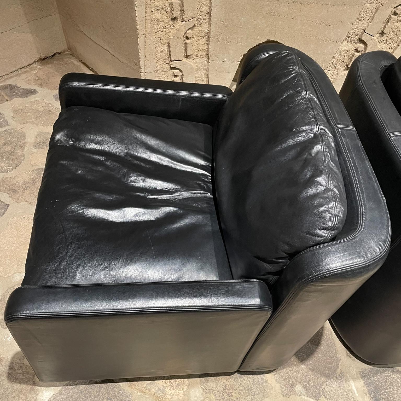 1980s Italian Black Leather Club Lounge Chairs Low Profile by Arflex of Italy For Sale 9