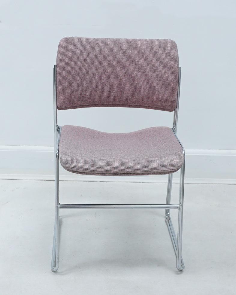 Postmoderne Paire de chaises empilables 40/4 avec tissu rose d'origine par David Rowland, années 1980 en vente