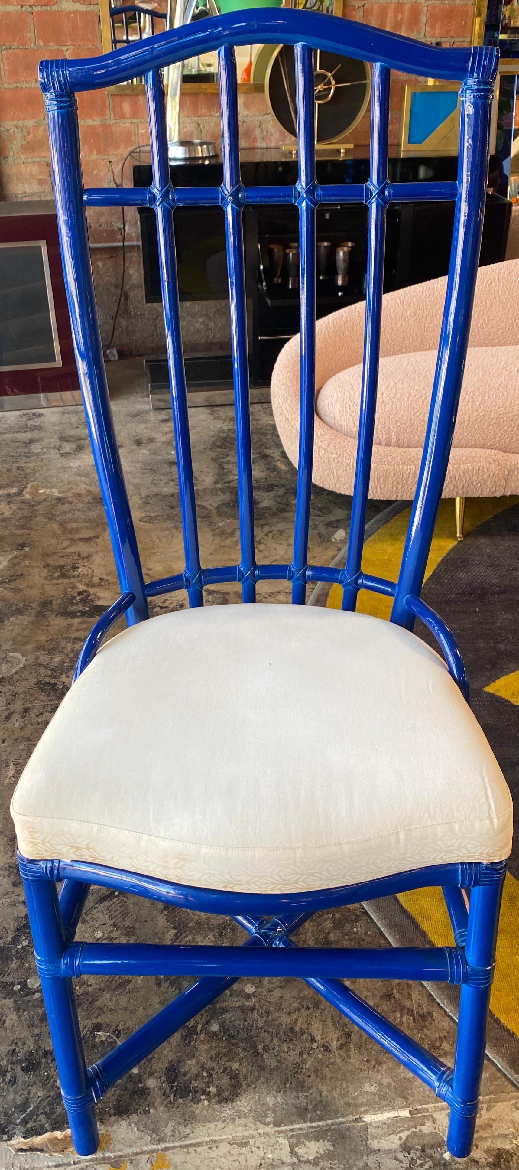 1980s Pair of 6 Italian Blue Rattan Dining Chairs In Good Condition In Los Angeles, CA