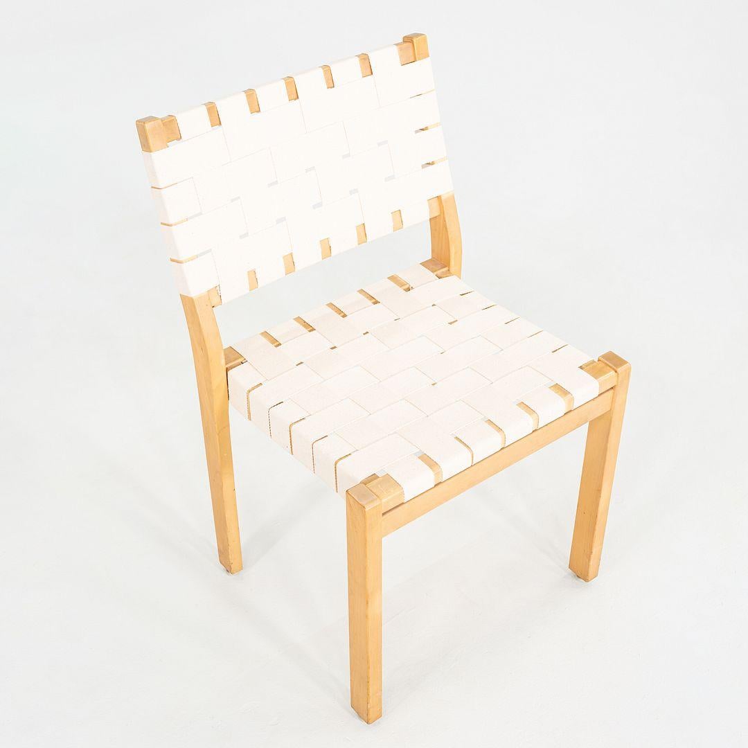 1980s Pair of Alvar & Aino Aalto for Artek 611 Stacking Dining /Side Chairs Bon état - En vente à Philadelphia, PA