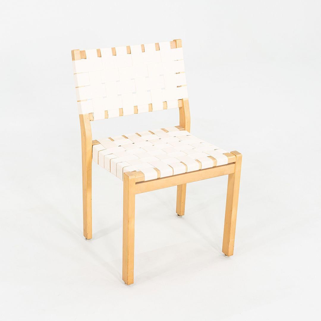 Bouleau 1980s Pair of Alvar & Aino Aalto for Artek 611 Stacking Dining /Side Chairs en vente