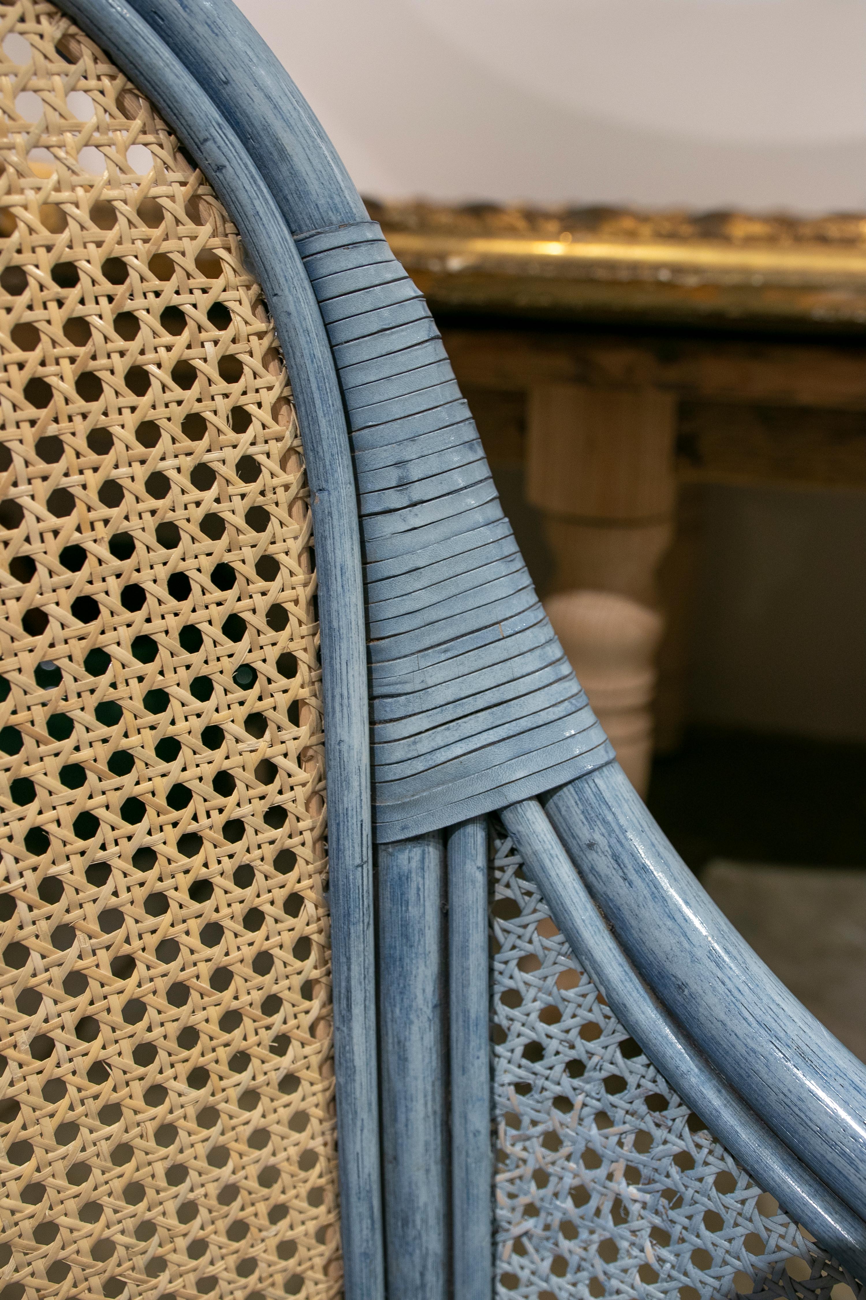 Coppia di poltrone anni '80 in griglia di rattan e bambù in vendita 4