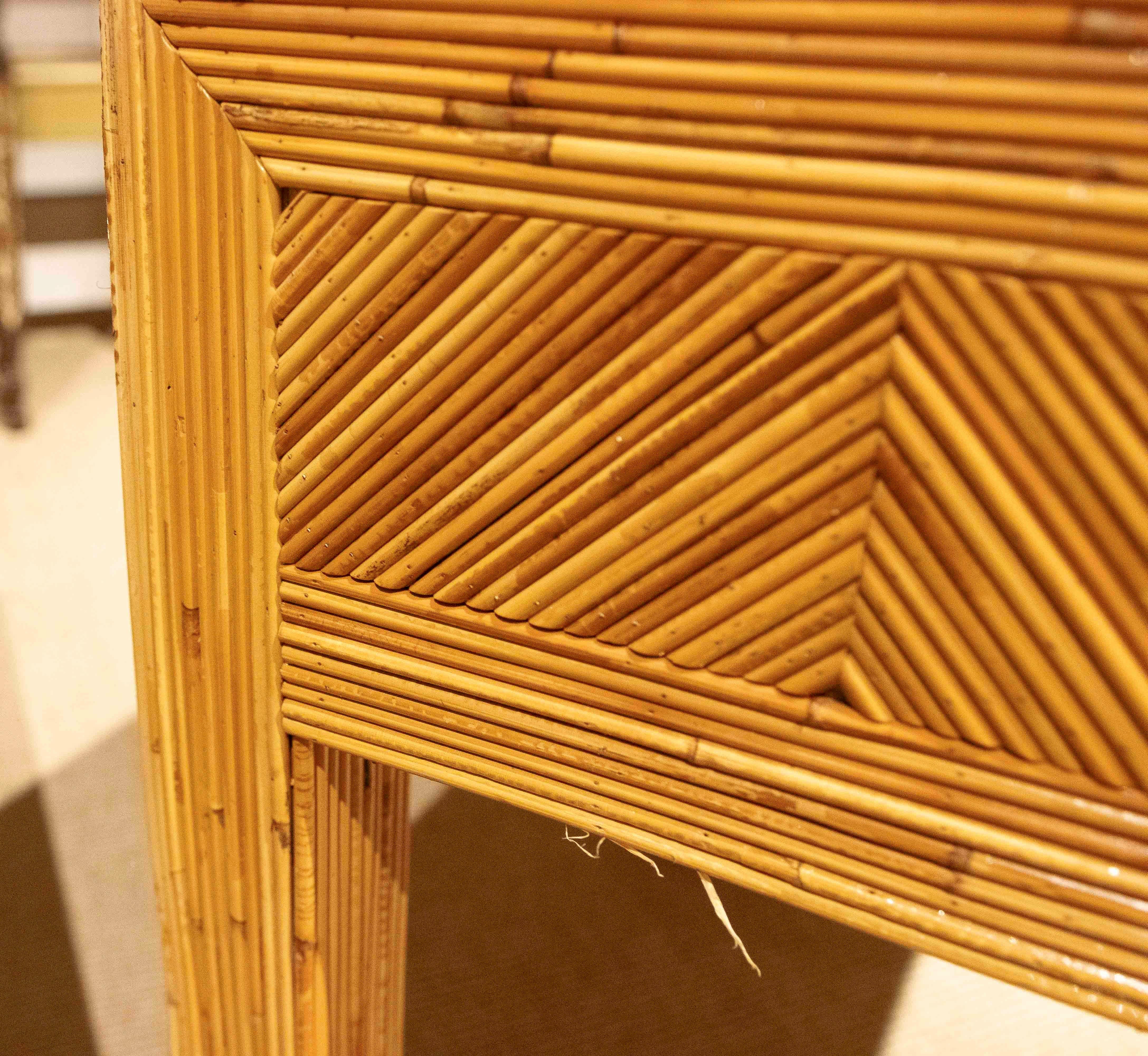 Paire de tables de chevet en bambou avec tiroirs des années 1980  en vente 8