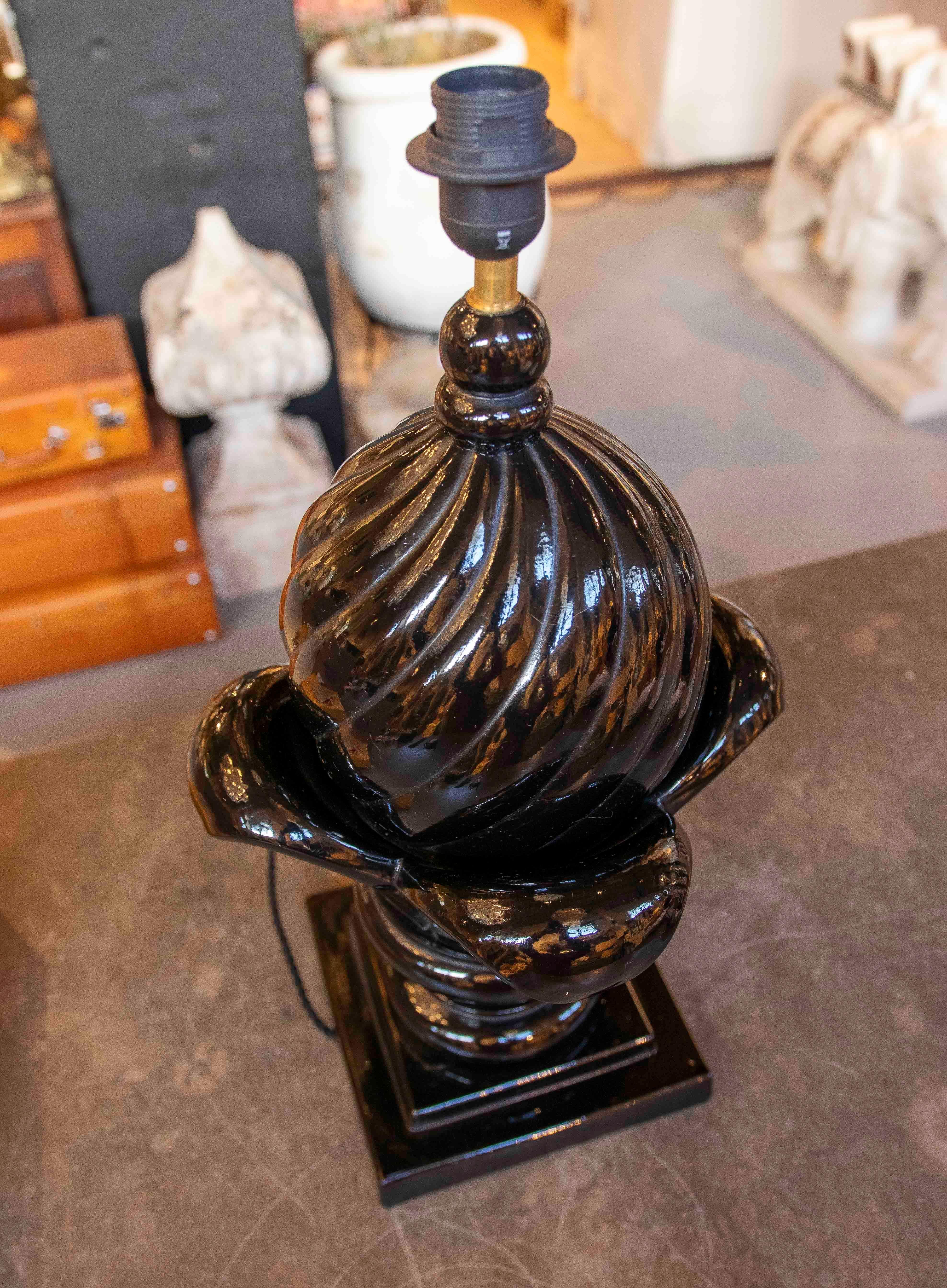 1980s Pair of Black Ceramic Lamps with Stylized Floral Design For Sale 5