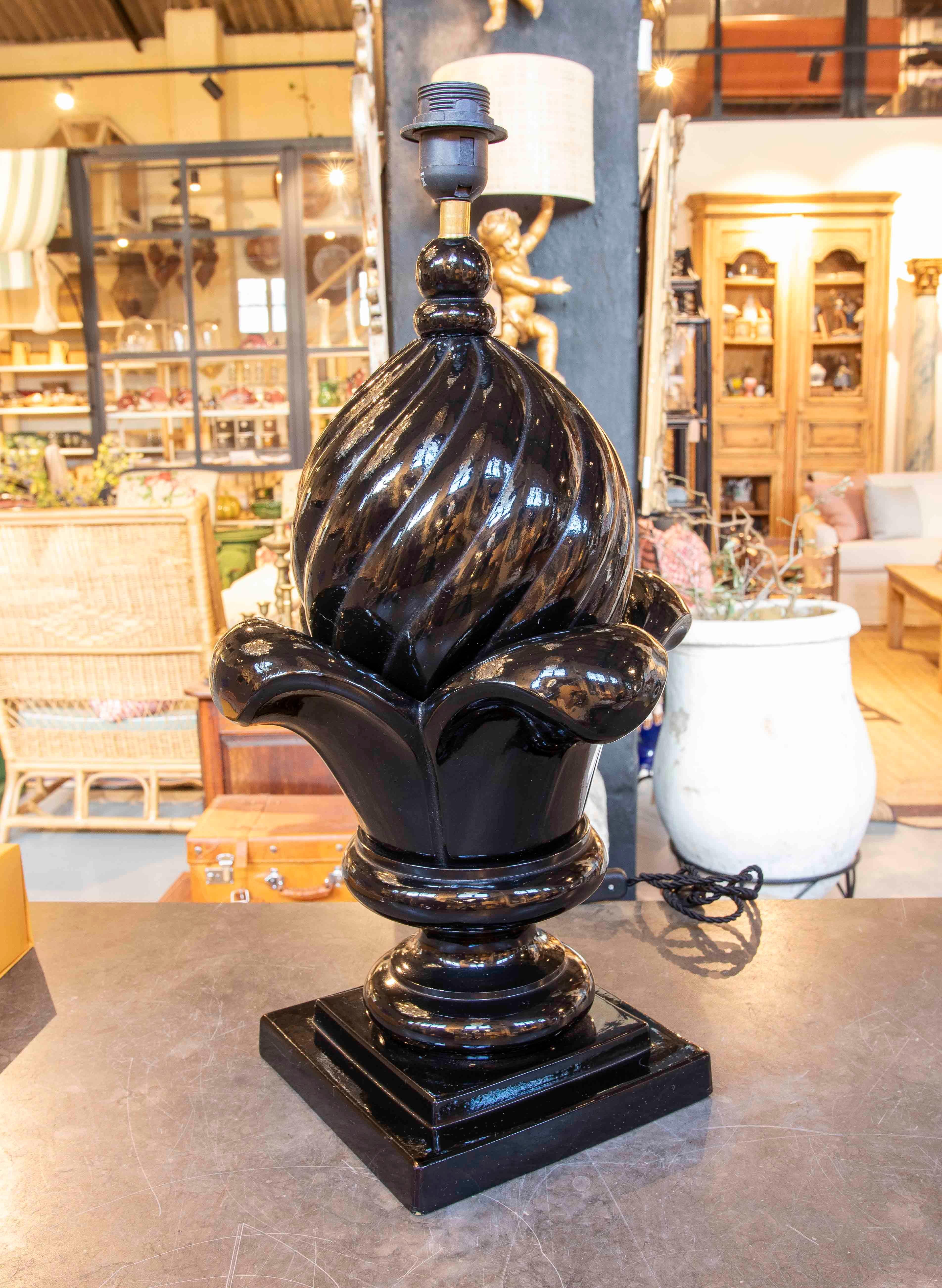 Spanish 1980s Pair of Black Ceramic Lamps with Stylized Floral Design For Sale