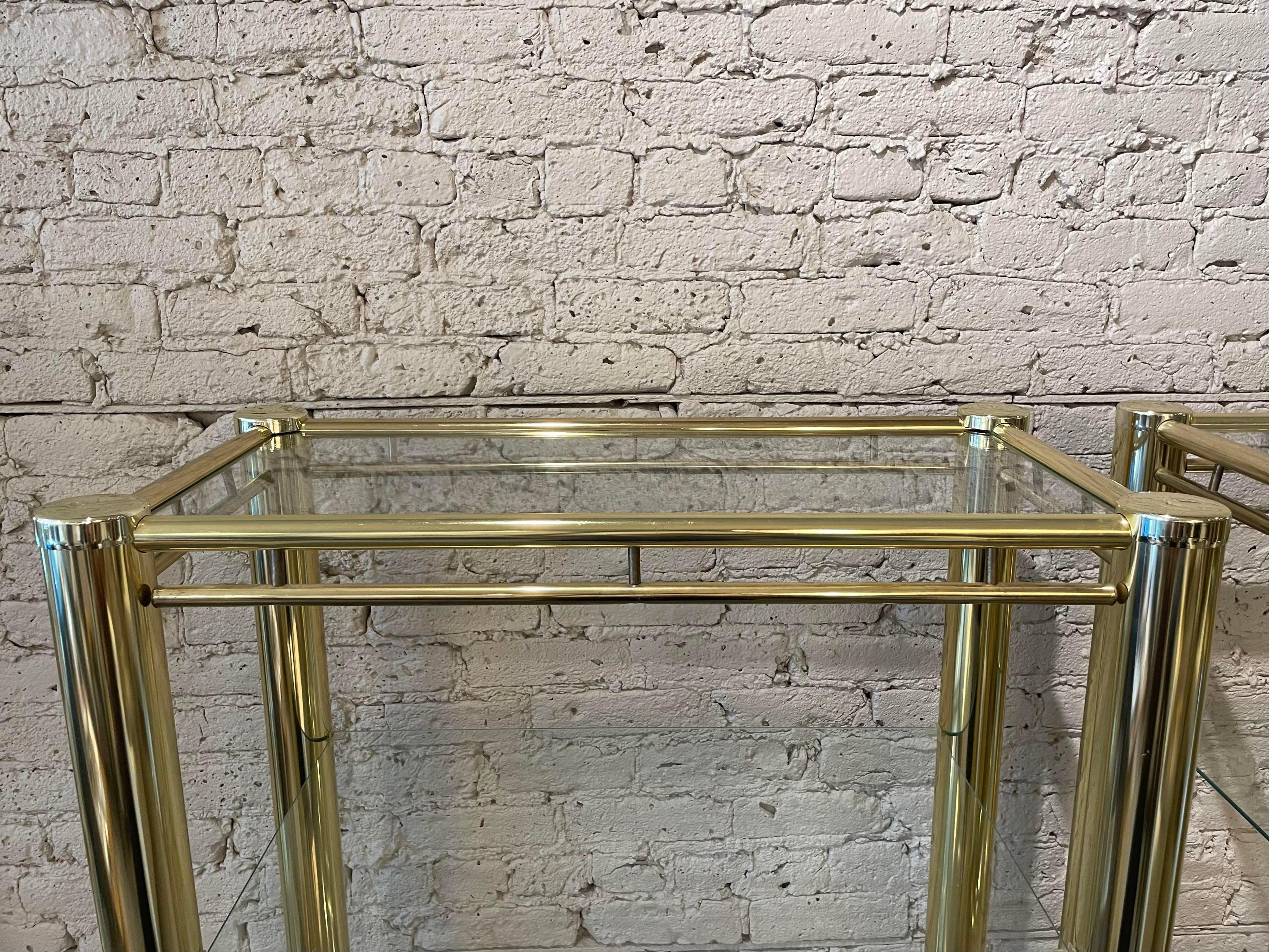 Mid-Century Modern 1980s Pair of Brass Etageres in the Style of Milo Baughman For Sale