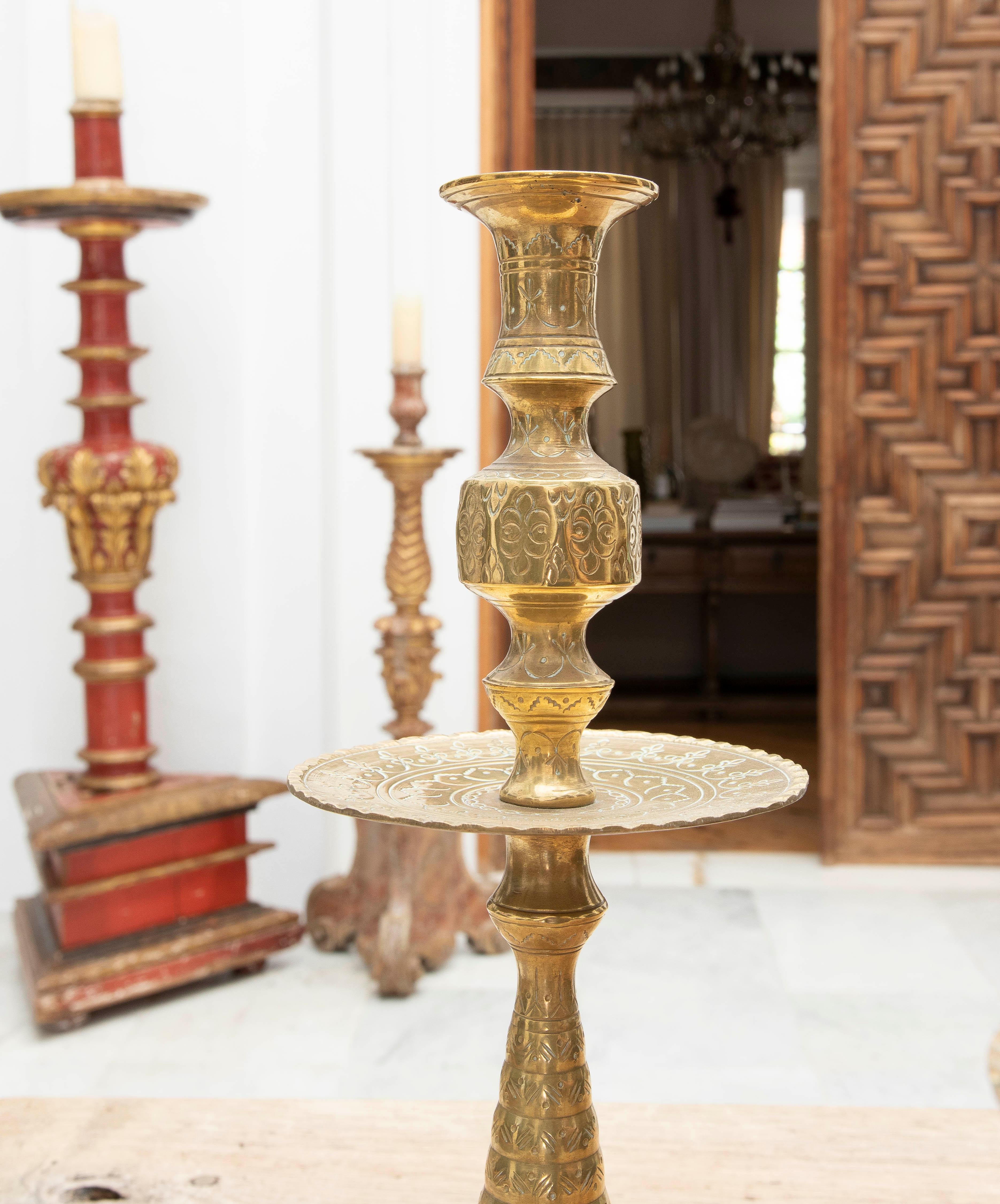 1980s Pair of Bronze Candlesticks with Hand-Carved Geometric Decorations For Sale 7
