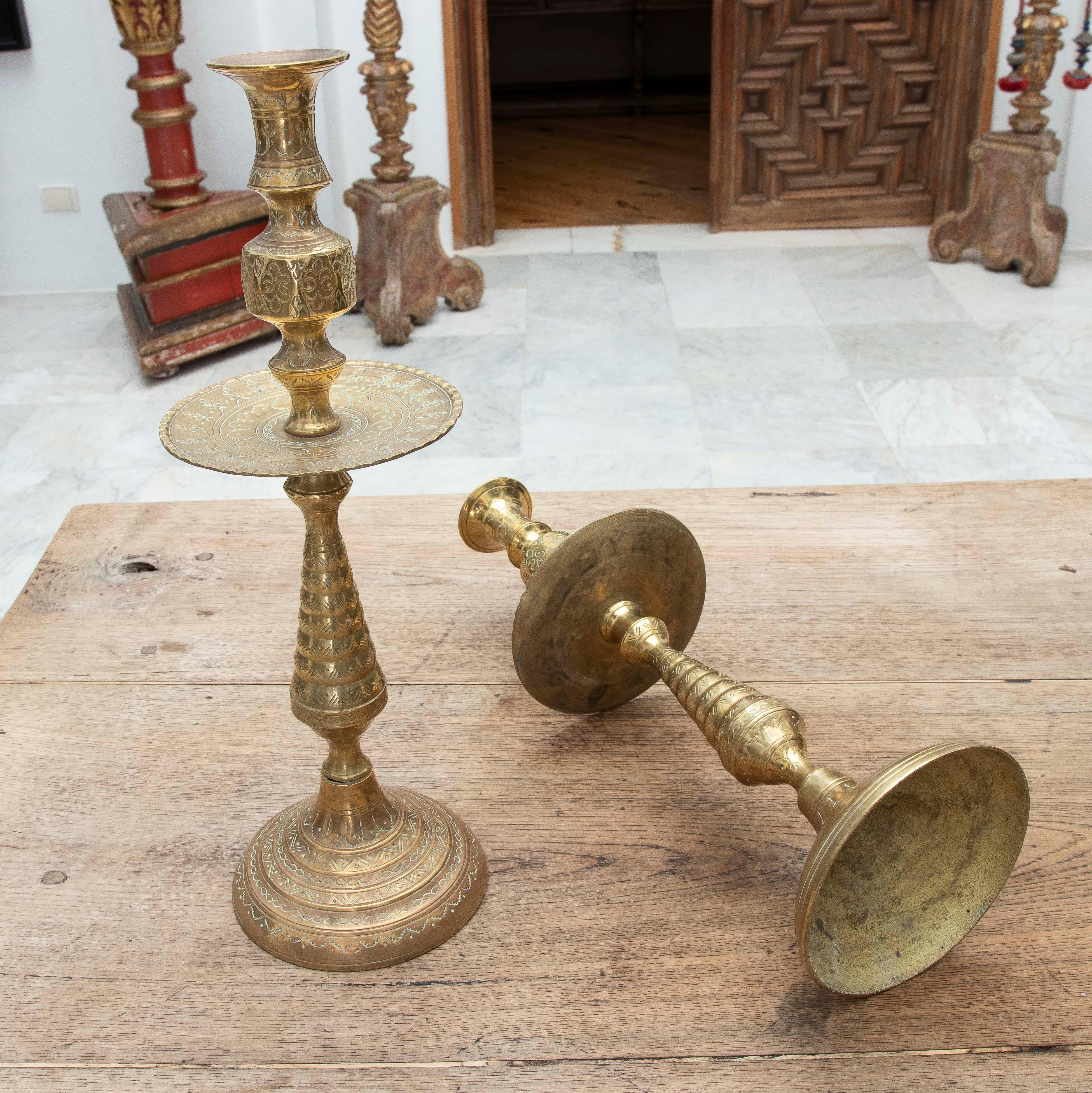 20th Century 1980s Pair of Bronze Candlesticks with Hand-Carved Geometric Decorations For Sale