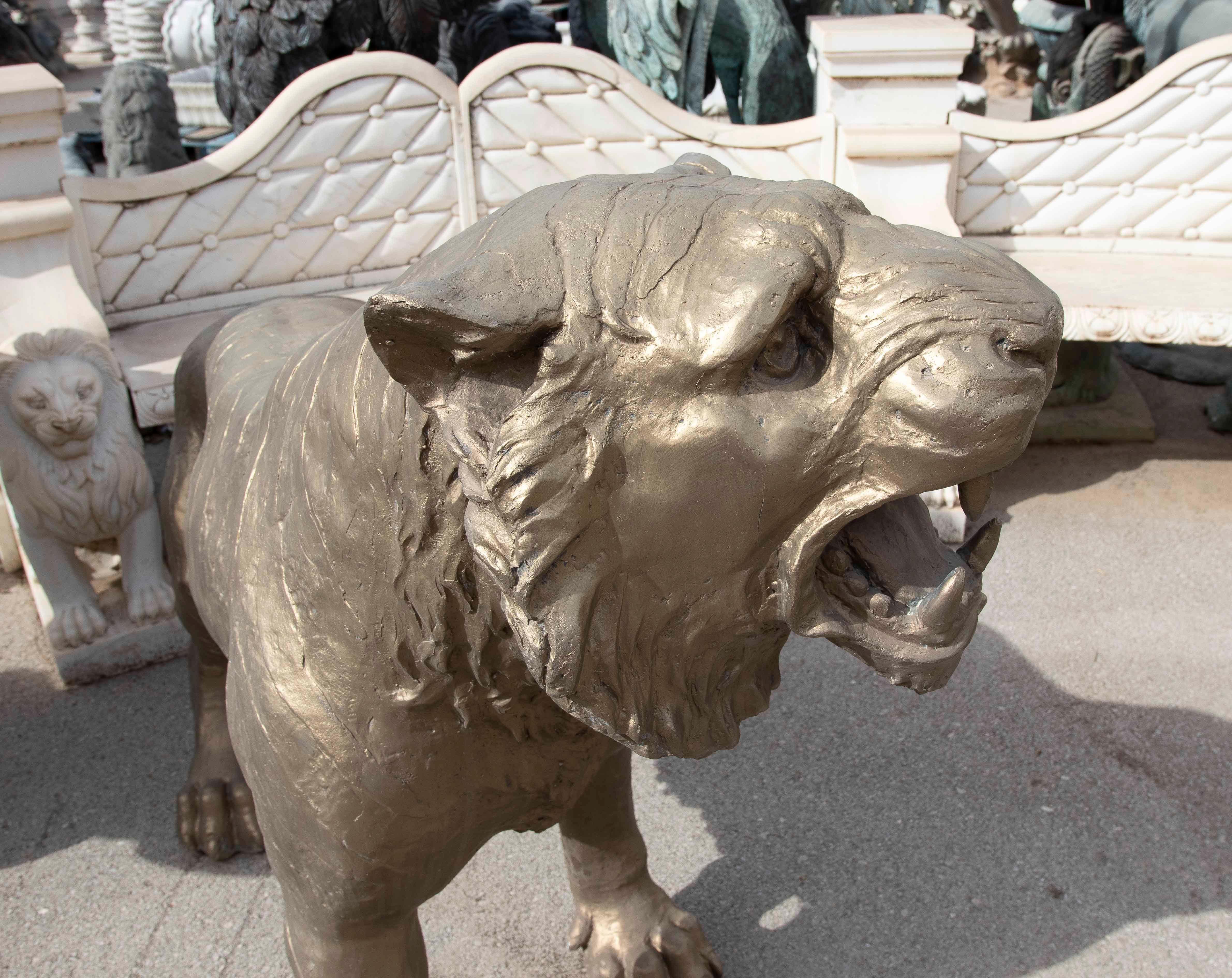 Coppia di sculture in bronzo di leoni ruggenti degli anni '80 In condizioni buone in vendita a Marbella, ES