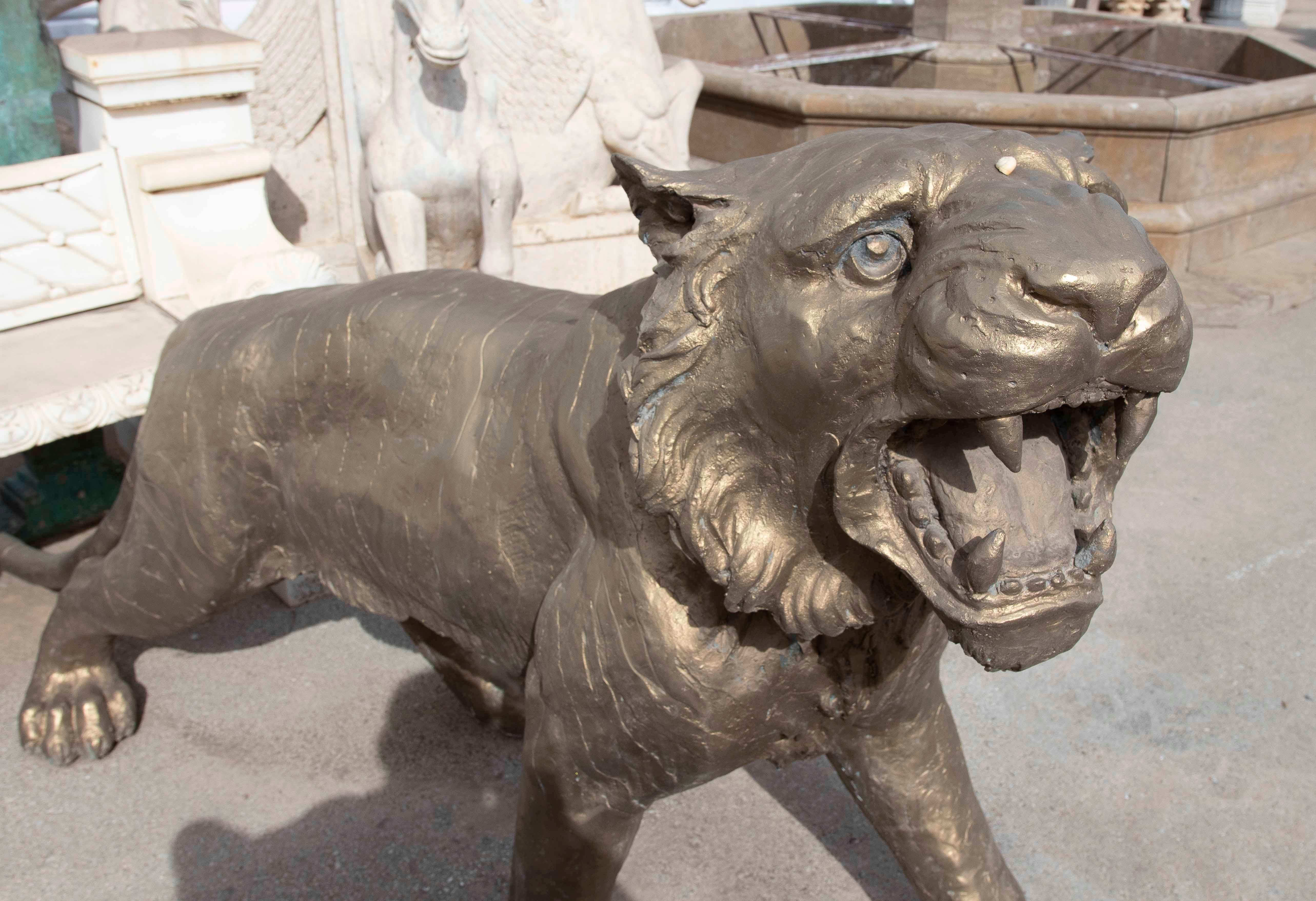 Bronzo Coppia di sculture in bronzo di leoni ruggenti degli anni '80 in vendita