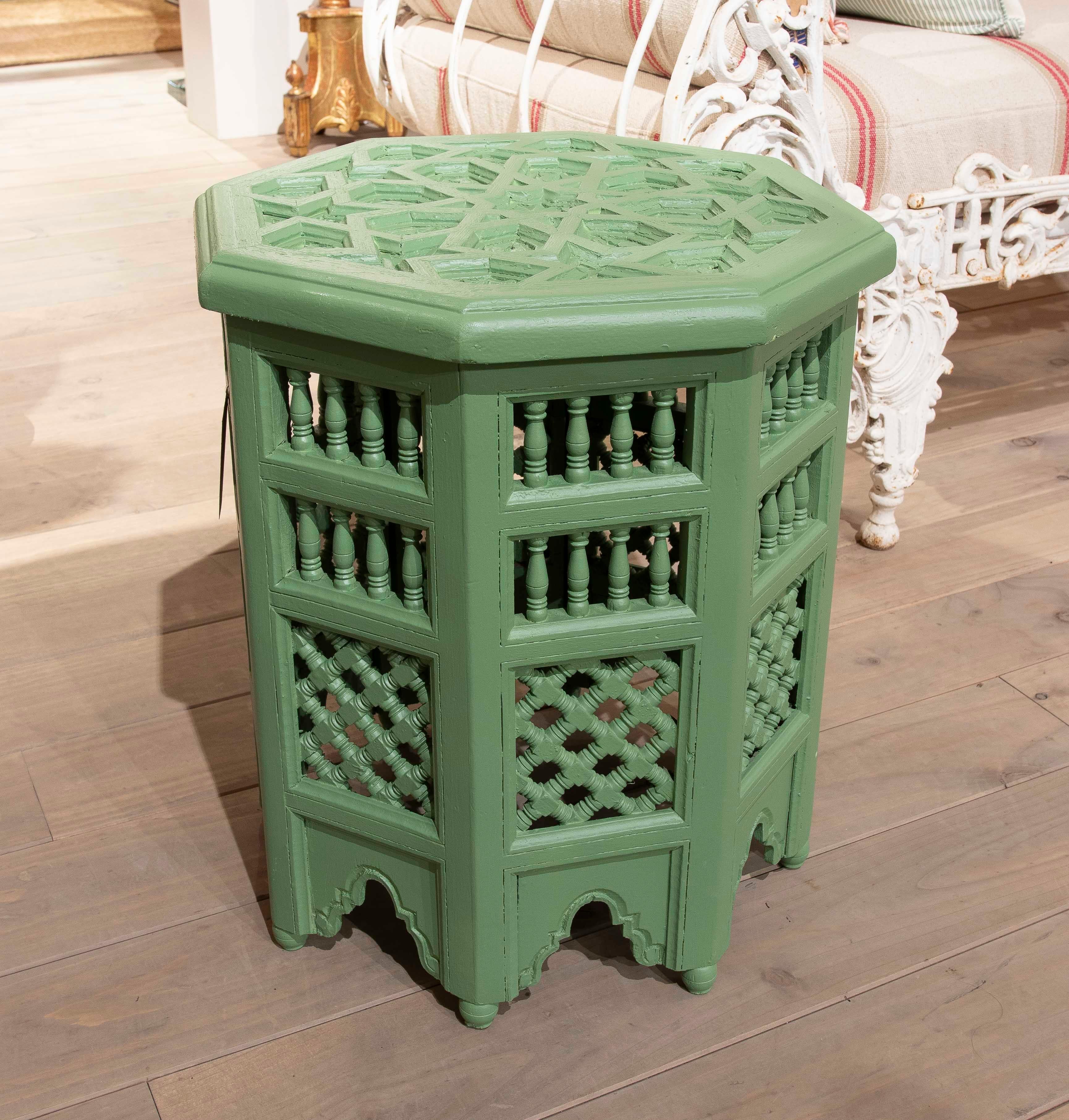1980s Pair of Carved Wooden Side Tables in Arabic Style in Green Colour In Good Condition In Marbella, ES
