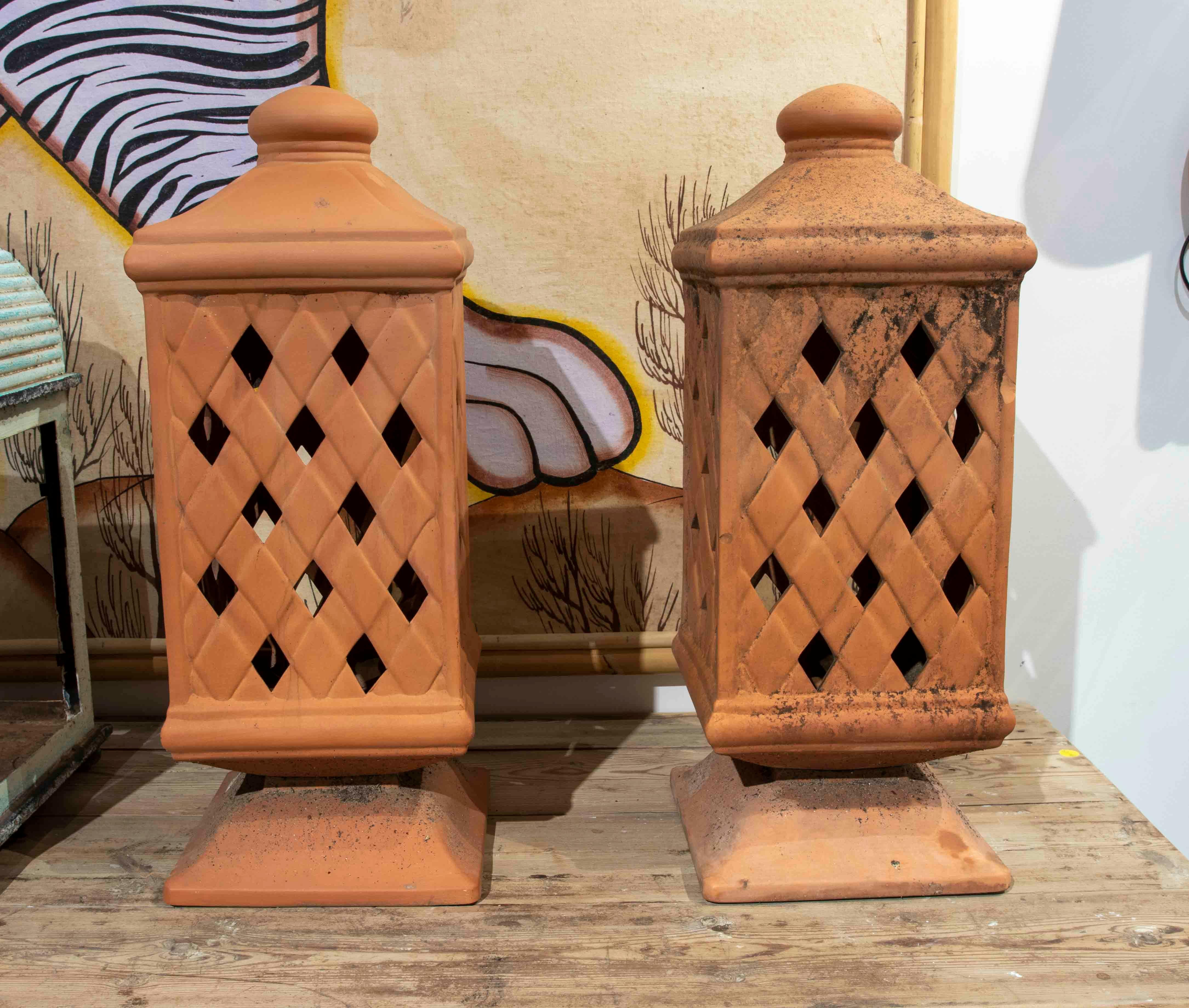 1980s Pair of Ceramic Lanterns for the Garden In Good Condition For Sale In Marbella, ES