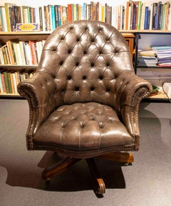 1980s Pair of Chesterfield Leather Swivel Armchairs with Classic Design