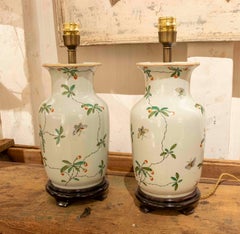 1980s Pair of Chinese Porcelain Lamps with Floral Decoration and Wooden Base