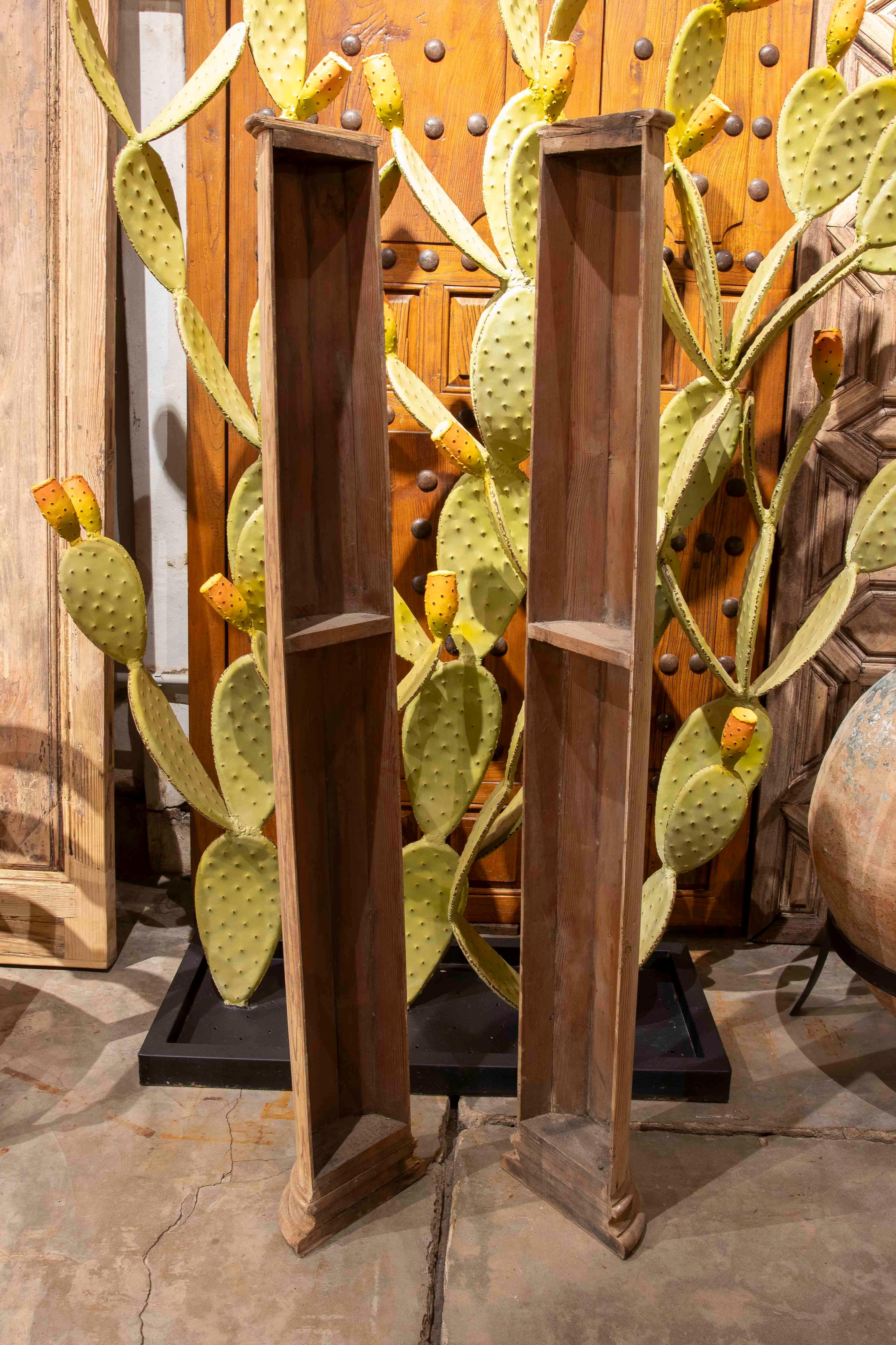1980s Pair of Decorative Wooden Half Columns with Interior Compartment In Good Condition For Sale In Marbella, ES