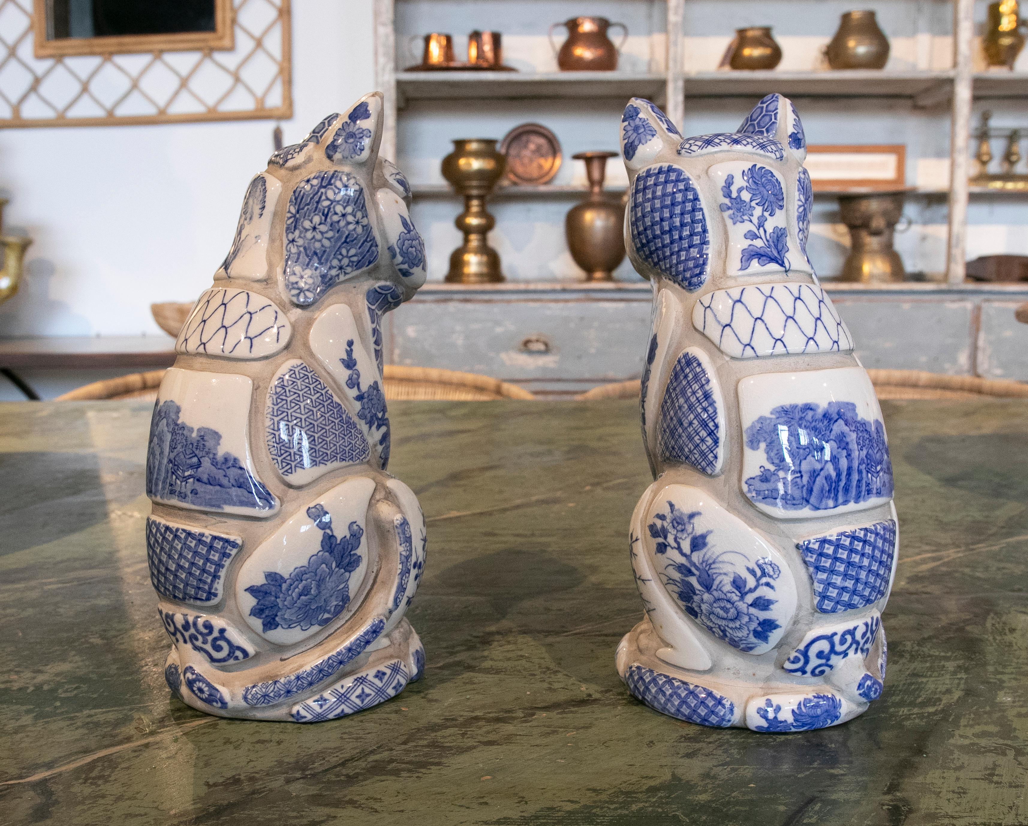 1980s Pair of Delft Ceramic Cats In Good Condition In Marbella, ES