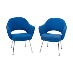 1980s Pair of Eero Saarinen Dining Arm Chairs with Tubular Legs and Blue Fabric