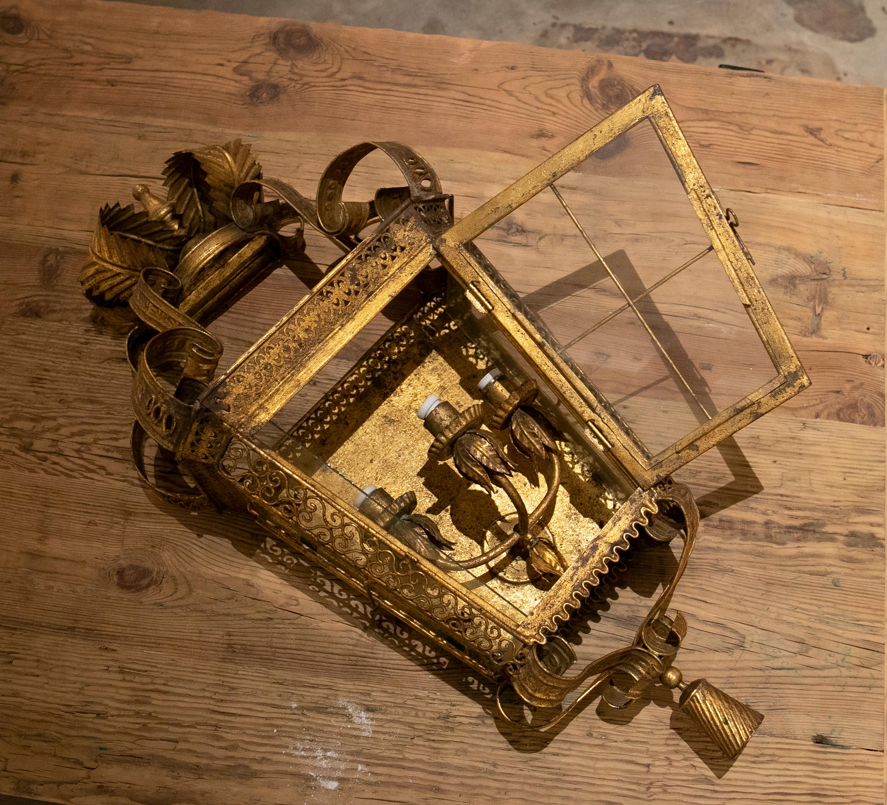 1980s Pair of Gilded Iron Wall Lanterns with Glasses For Sale 5