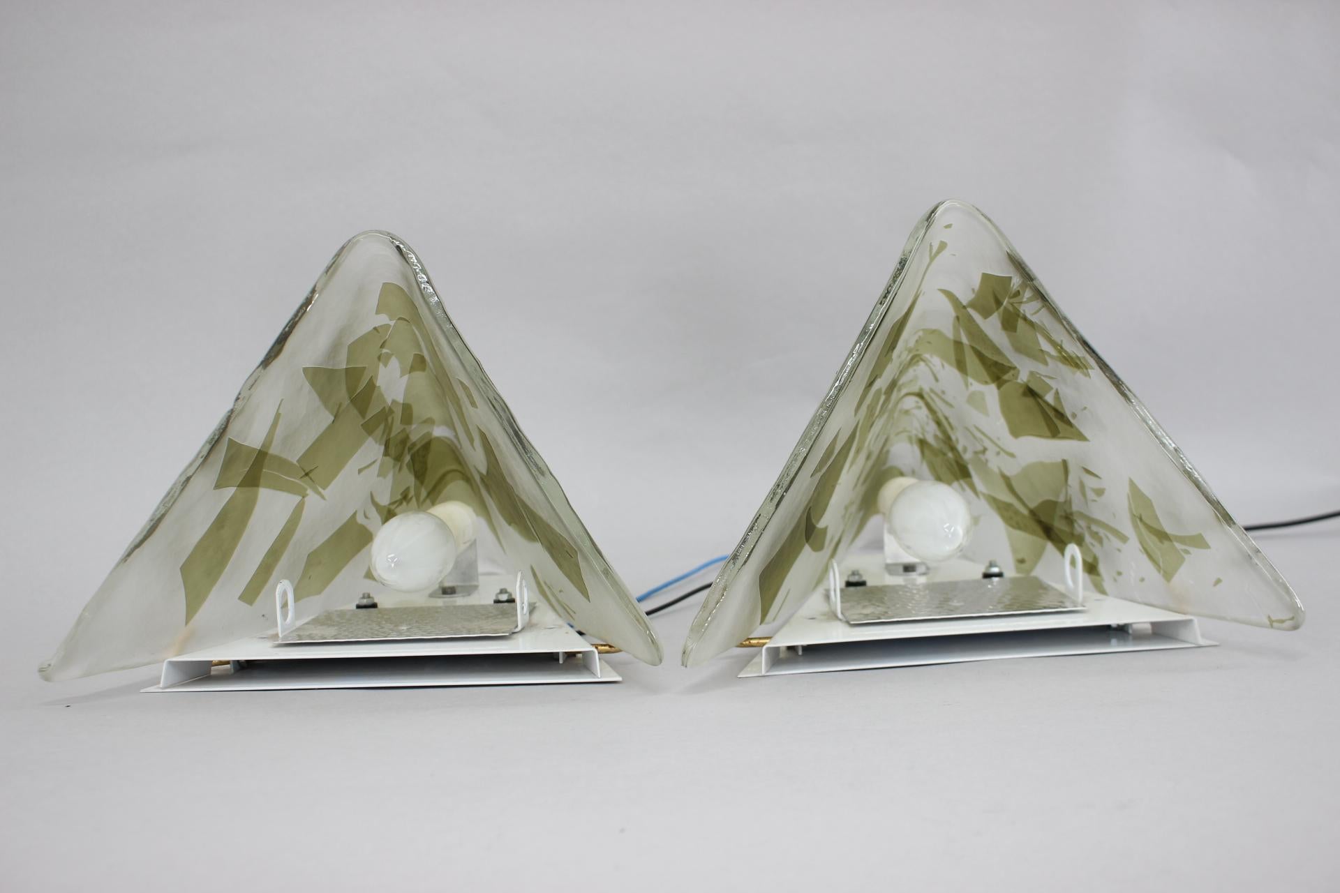 1980s, Pair of Glass Wall Lamps by Murano, Italy In Good Condition For Sale In Praha, CZ