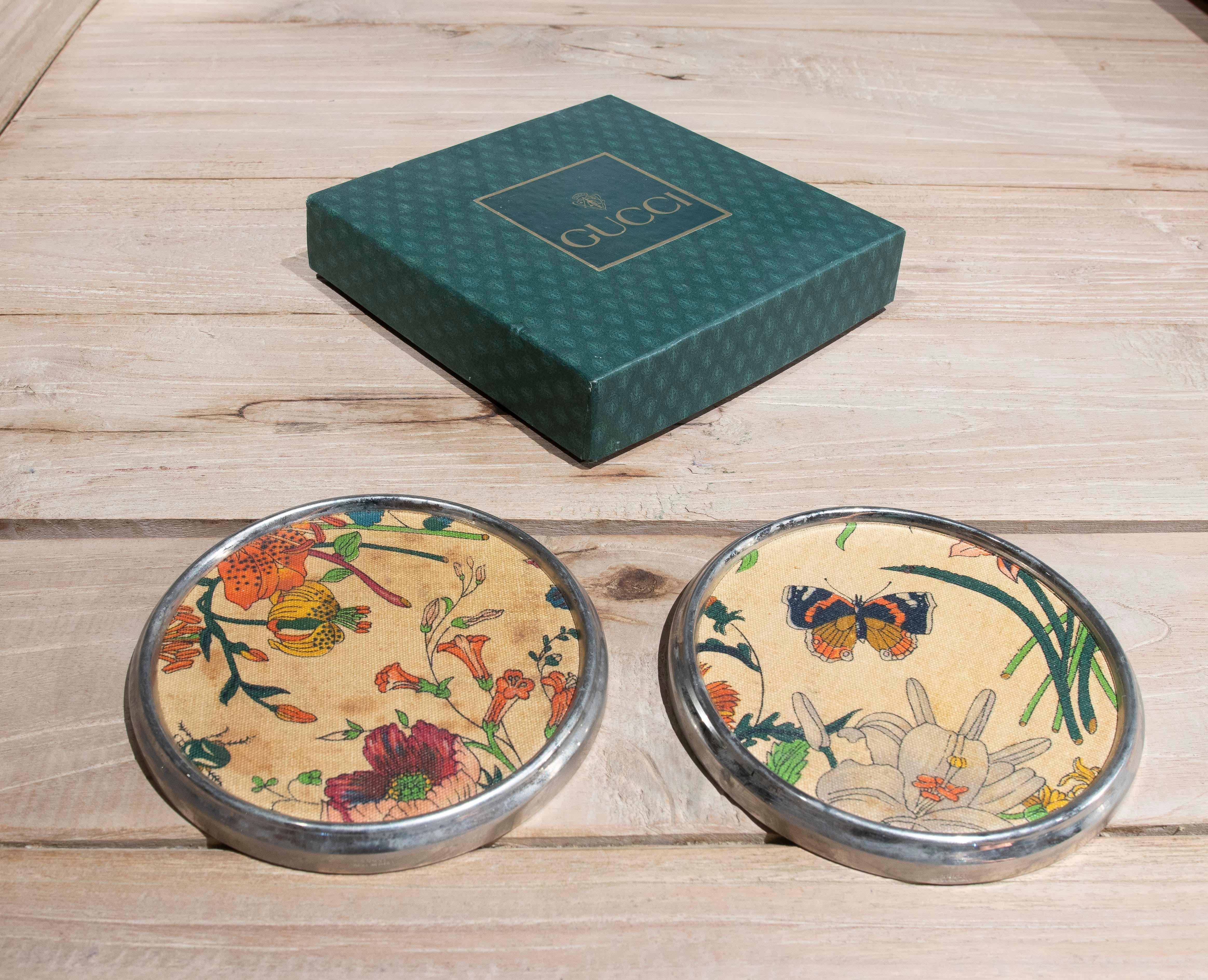 Par de posavasos Gucci de los años 80 con tela y borde de plata, Italia en Bueno estado para la venta en Marbella, ES