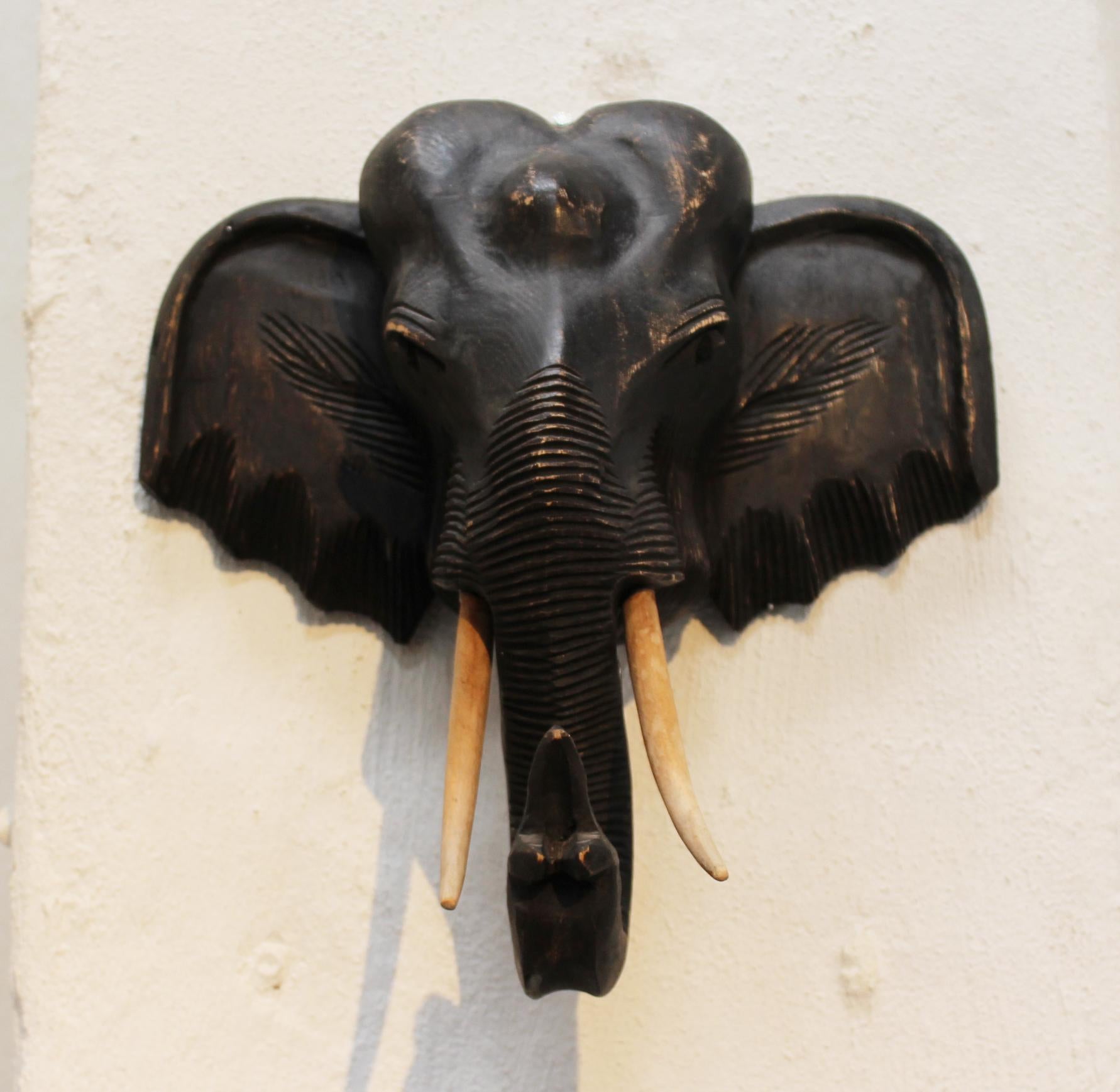 1980s Pair of Hand Carved Wooden Elephant Heads In Good Condition In Marbella, ES