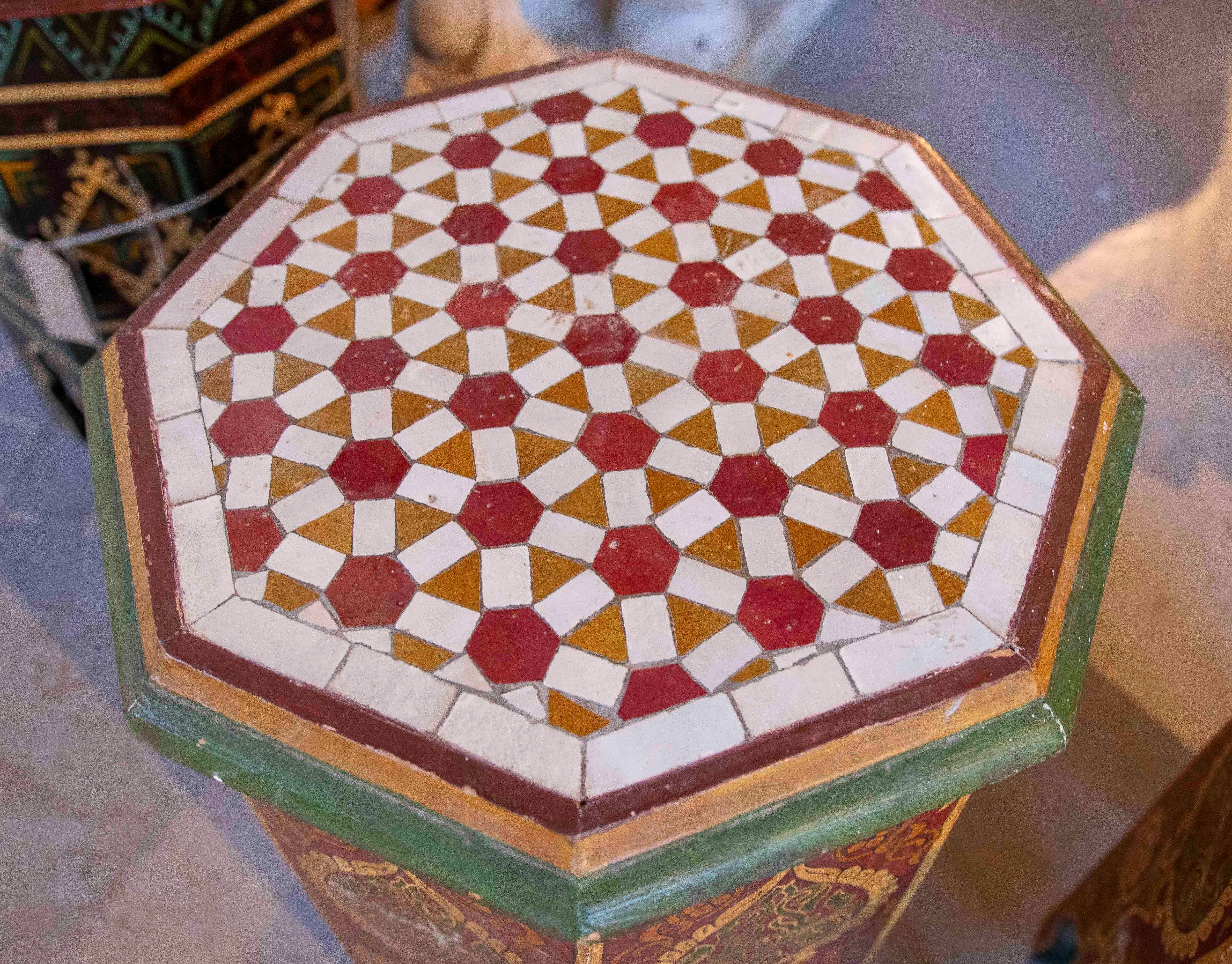 1980s Pair of Hand-painted Moroccan Octagonal Tables, Zelige Tile Top For Sale 4