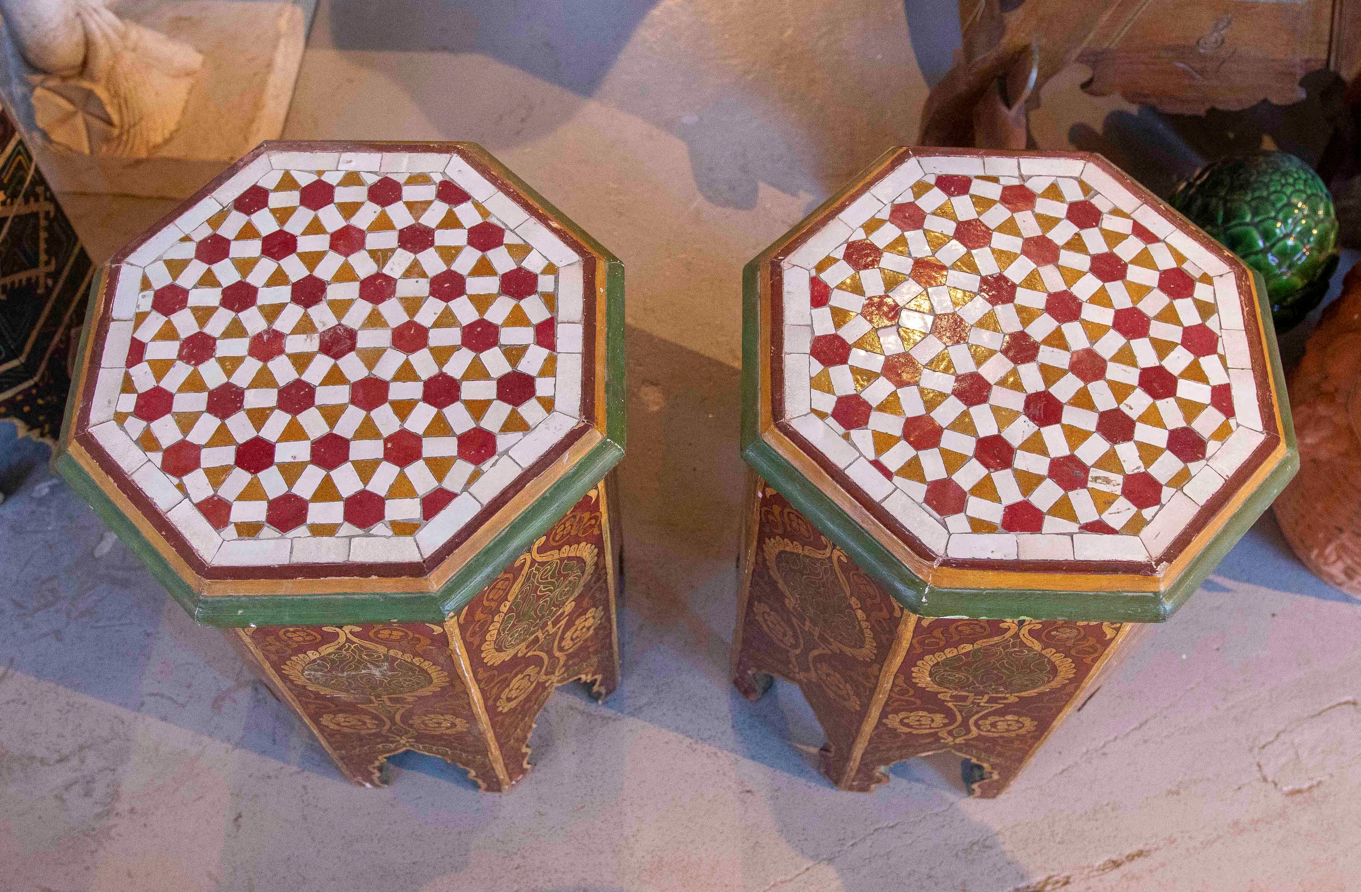 1980s Pair of Hand-painted Moroccan Octagonal Tables, Zelige Tile Top For Sale 9