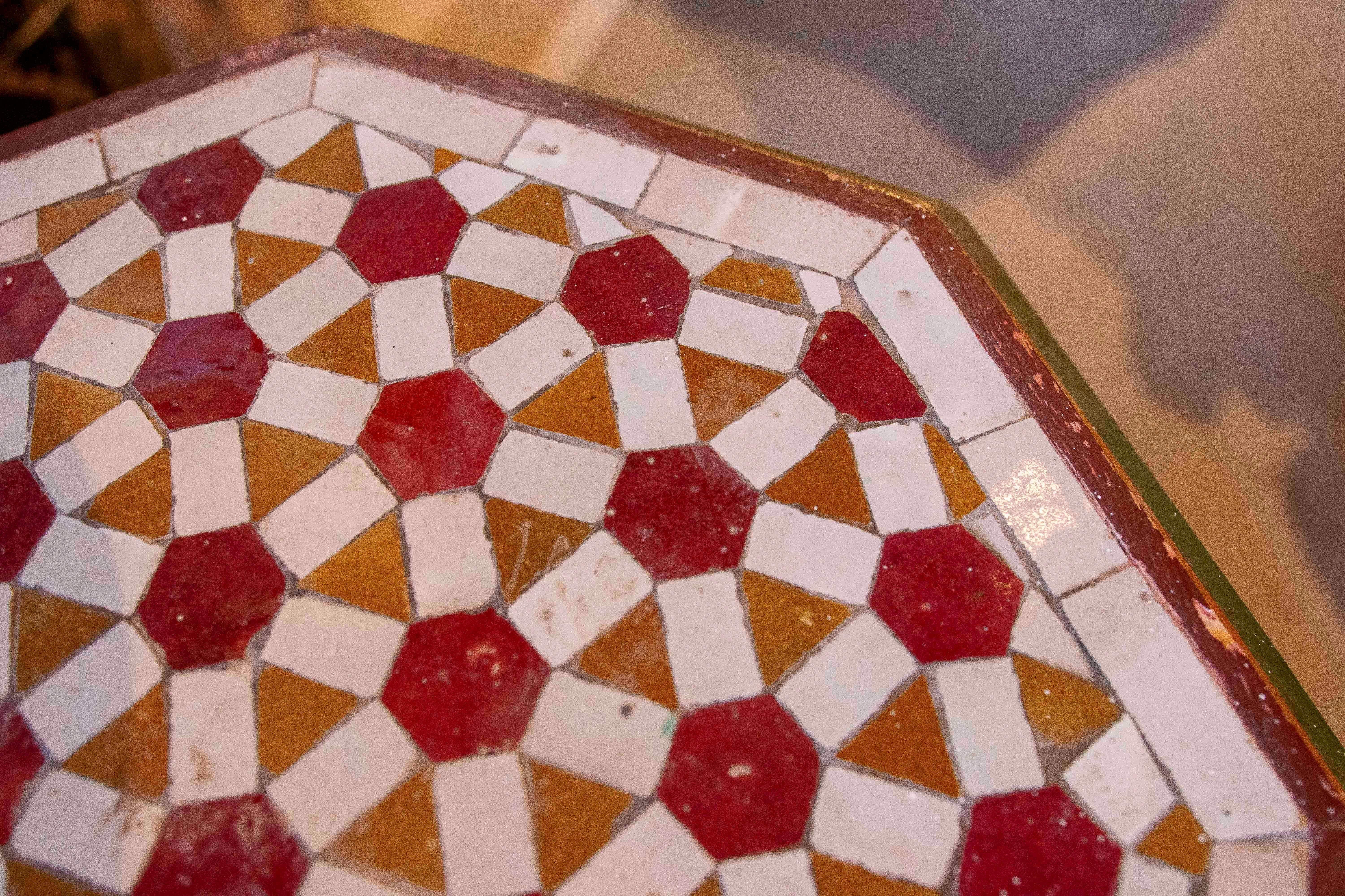 1980s Pair of Hand-painted Moroccan Octagonal Tables, Zelige Tile Top For Sale 10